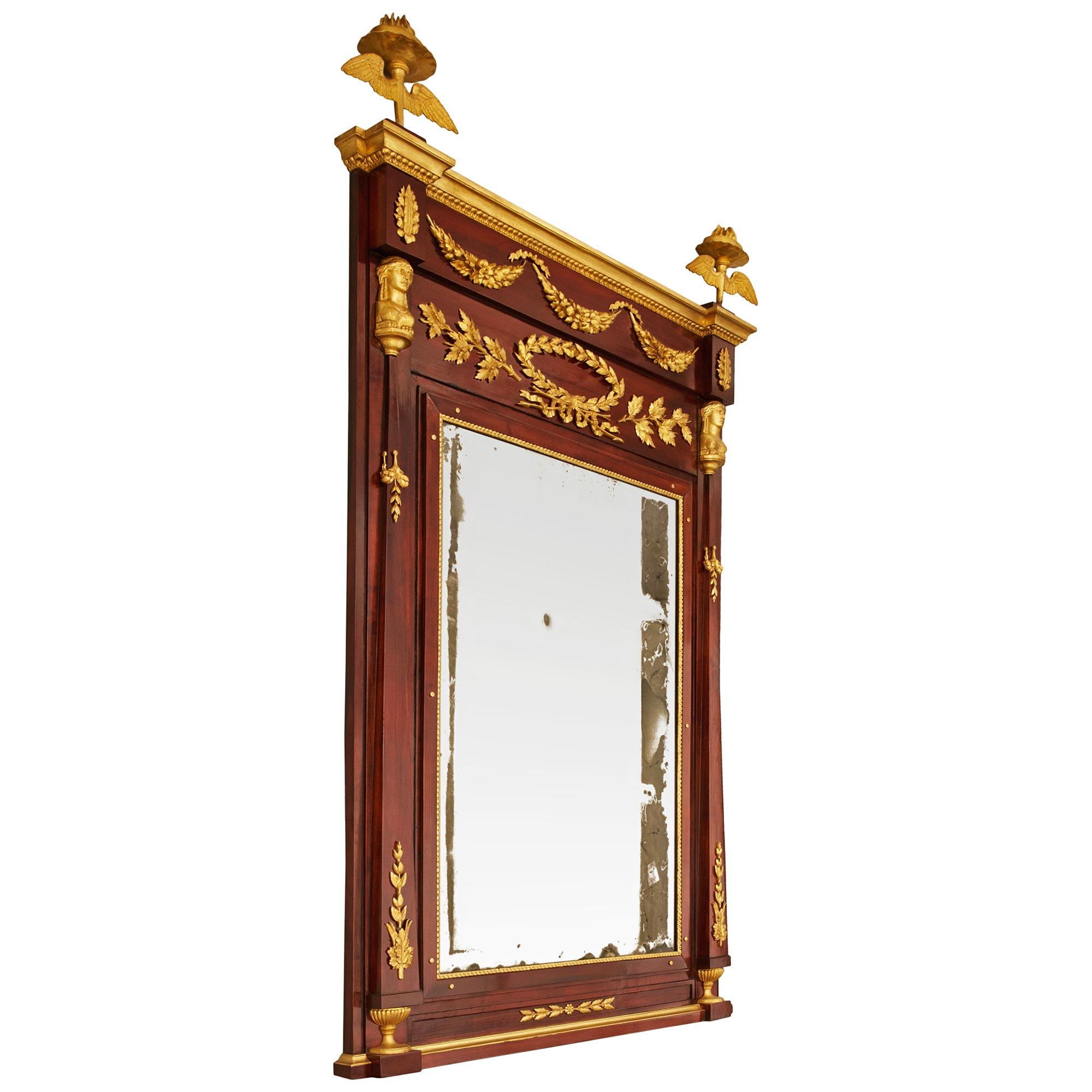 Stile impero Specchio italiano di inizio Ottocento in mogano patinato e legno dorato di stile Impero in vendita
