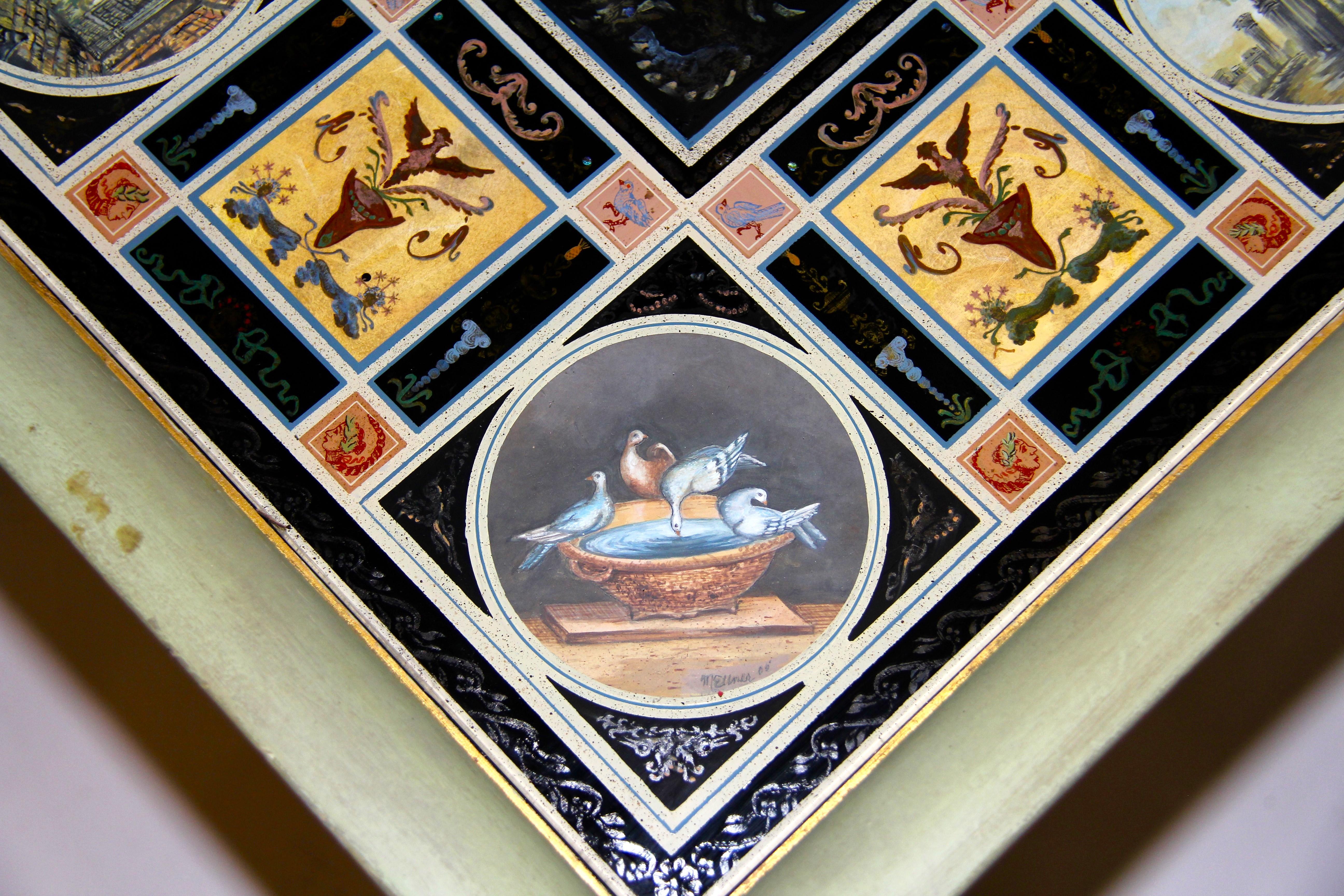 Table basse italienne en verre peint et bois peint et doré en vente 4