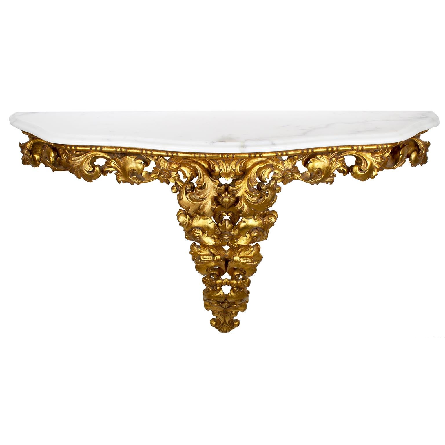 Début du 20ème siècle Ensemble console italien de style florentin en bois doré sculpté avec miroir ovale et plateau en marbre en vente