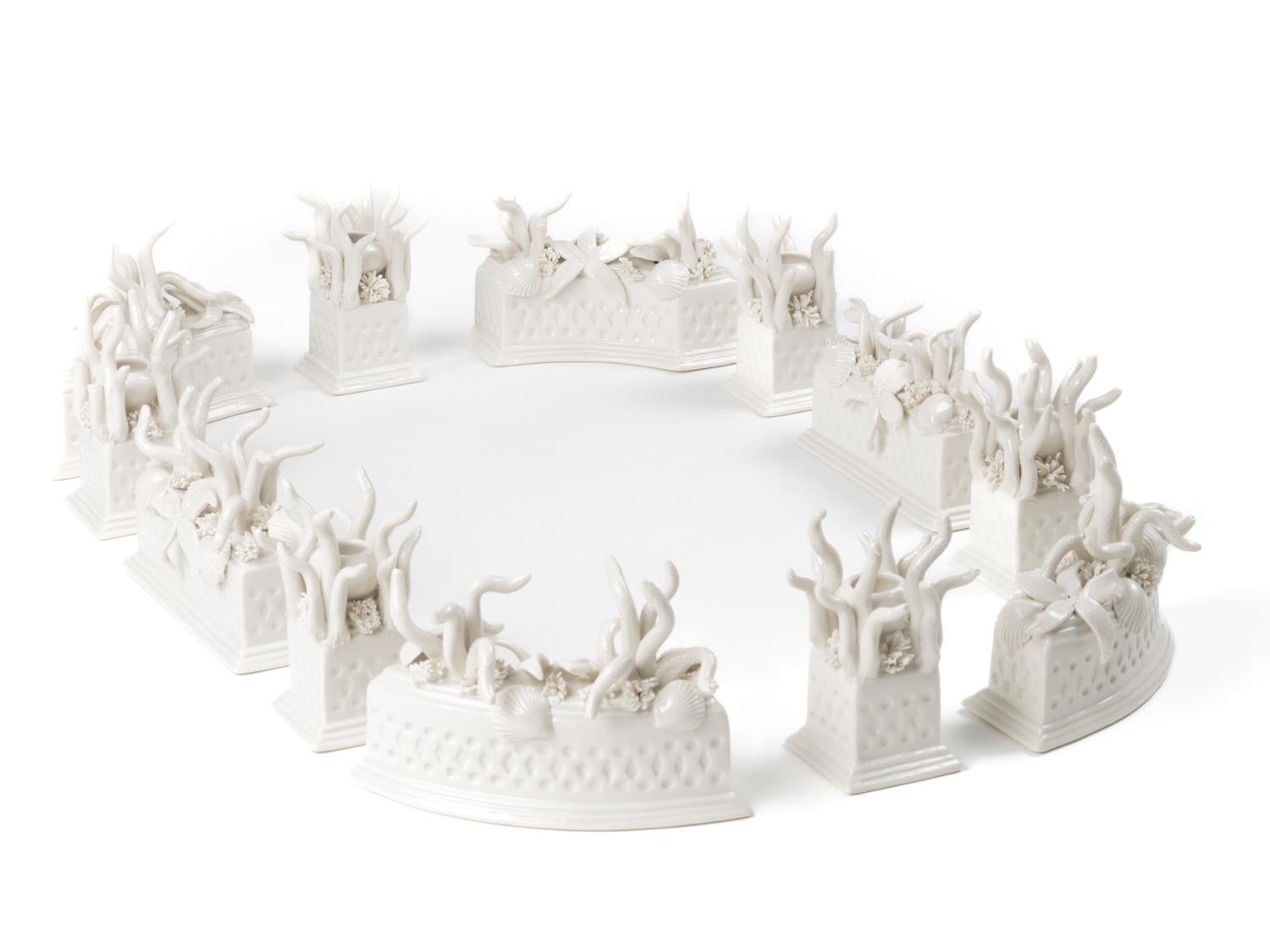 Centro de mesa portavelas de cerámica hecho a mano en un jardín italiano Italiano en venta