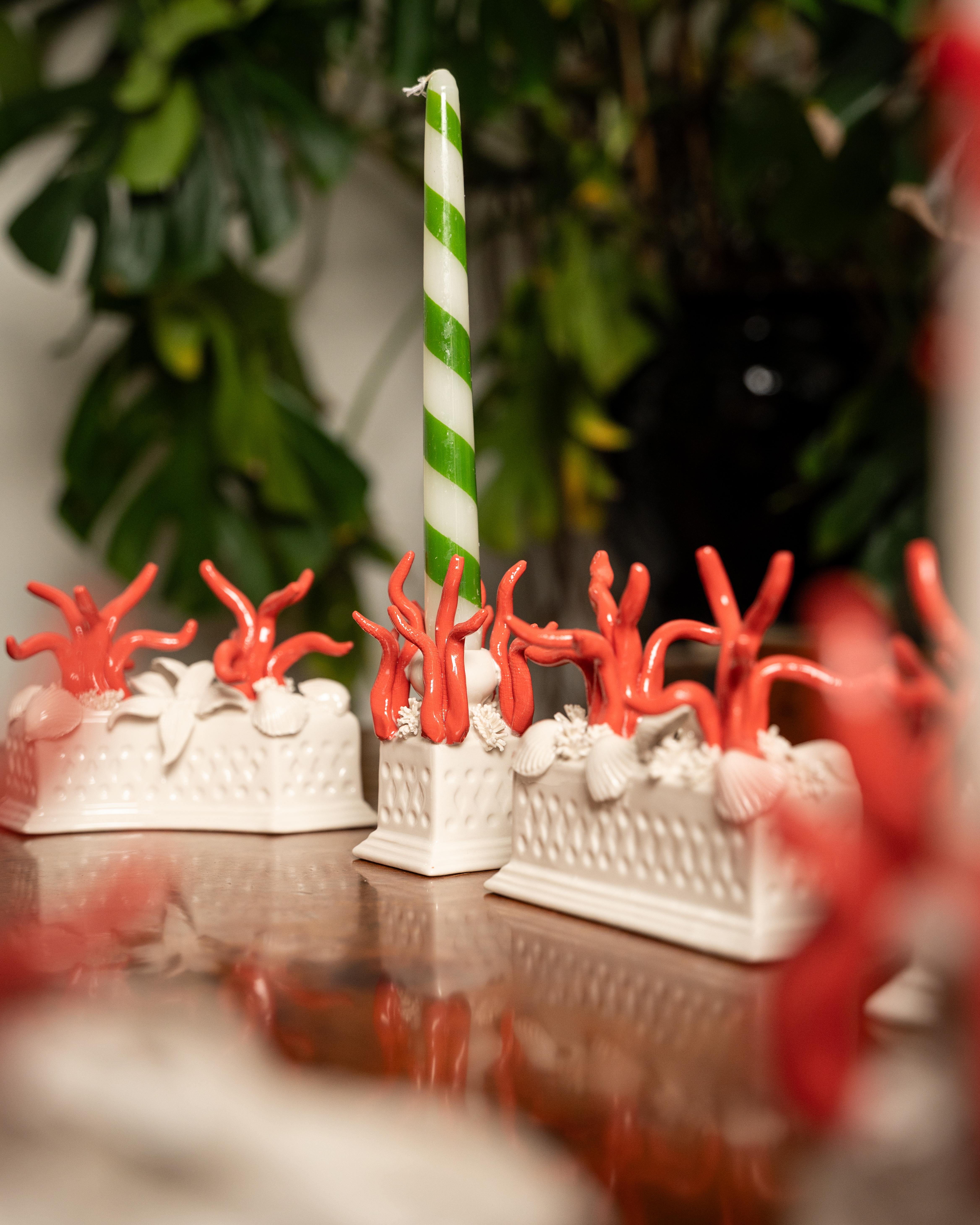 Italiano Centrotavola portacandele in ceramica fatto a mano di An Italian Garden - Rosso in vendita