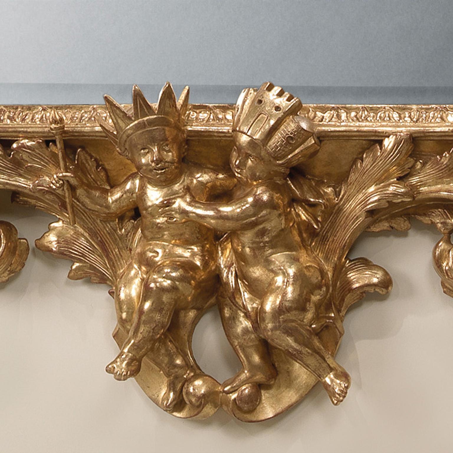 Ein italienischer Spiegel aus Giltwood mit allegorischen Figuren der Jahreszeiten im Zustand „Gut“ im Angebot in Brighton, West Sussex