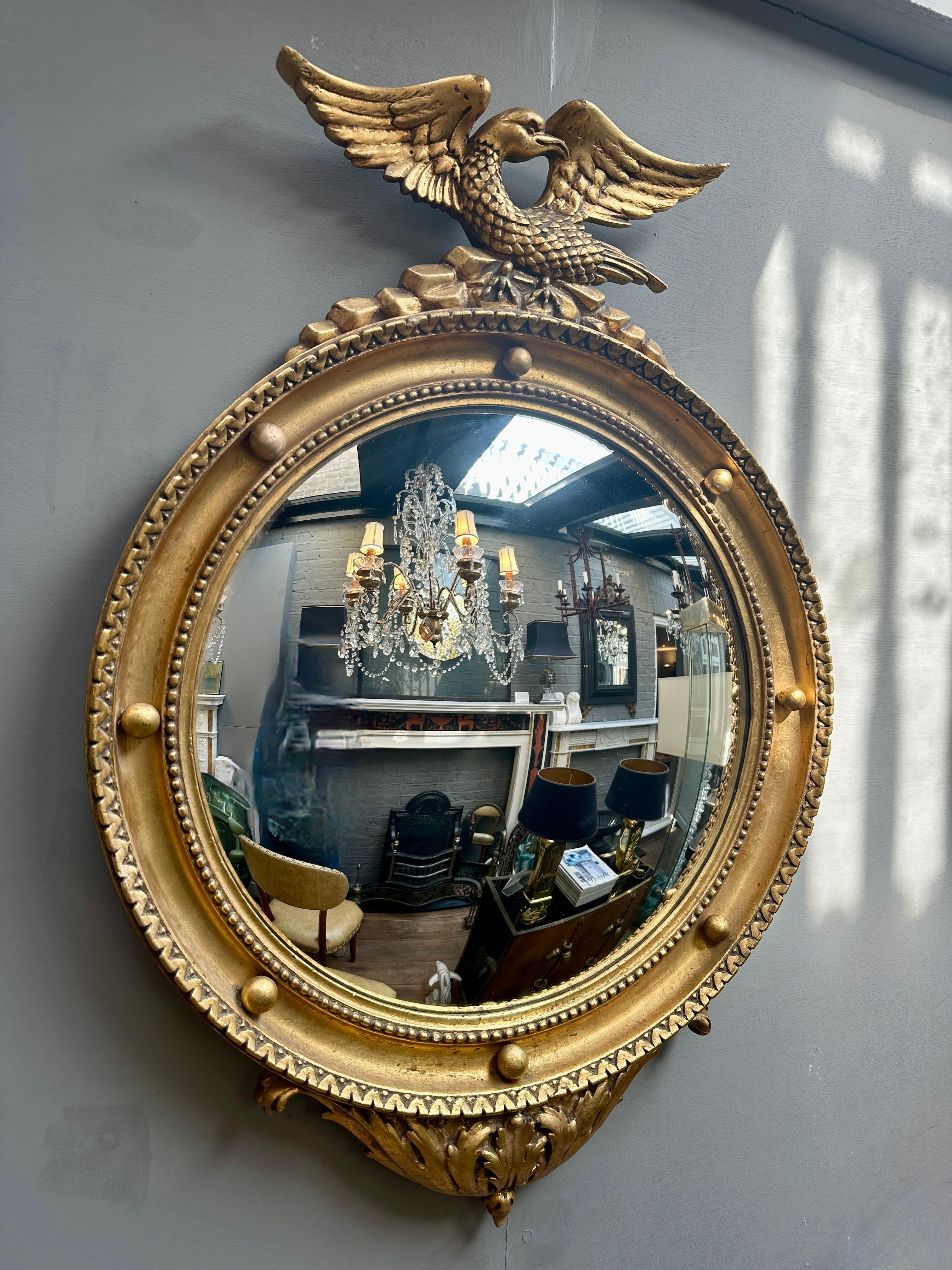 An Italian Gold Gilt Regency Style Convex Mirror In Good Condition For Sale In London, GB