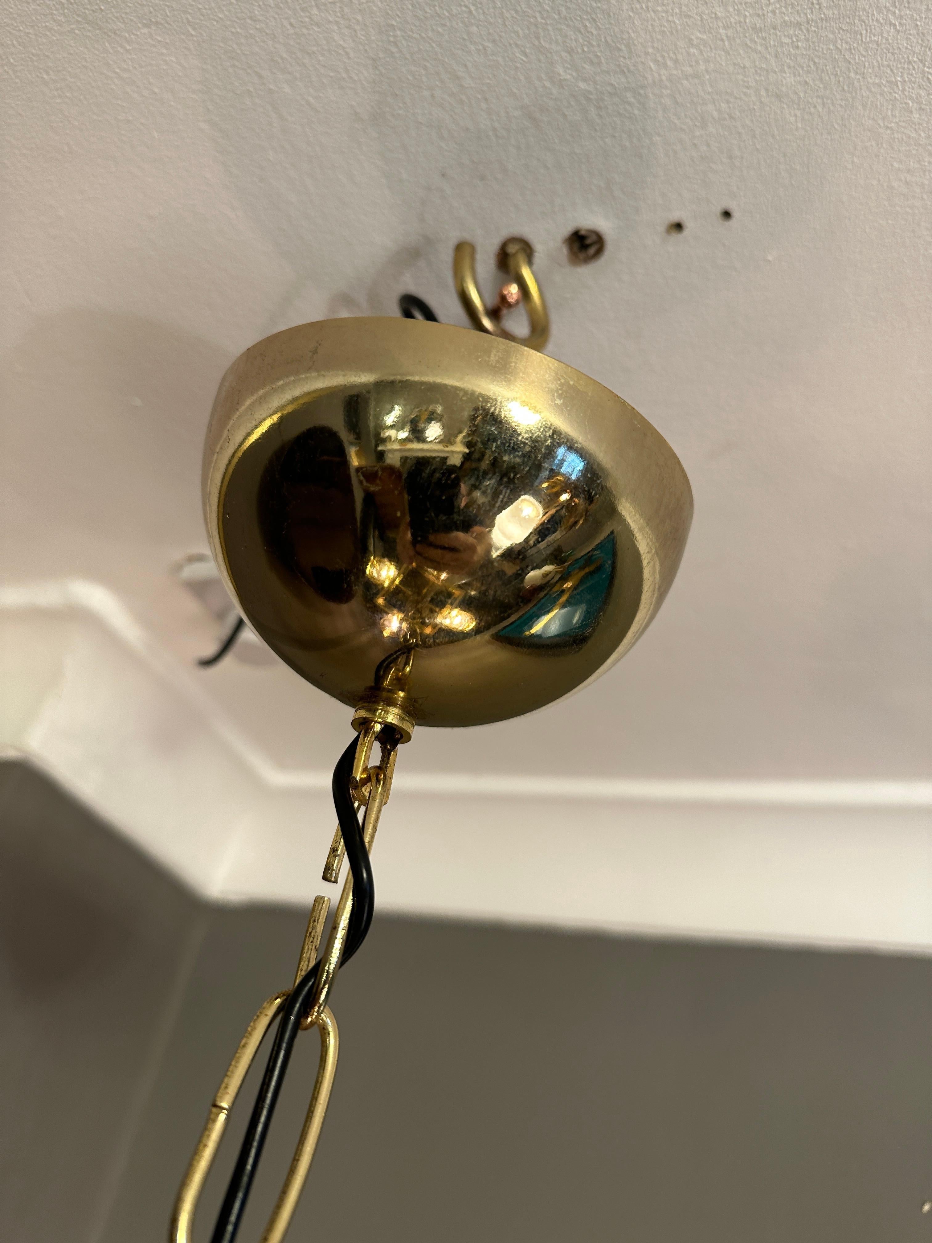 Italiano Un lampadario italiano in oro e vetro di Murano in vendita