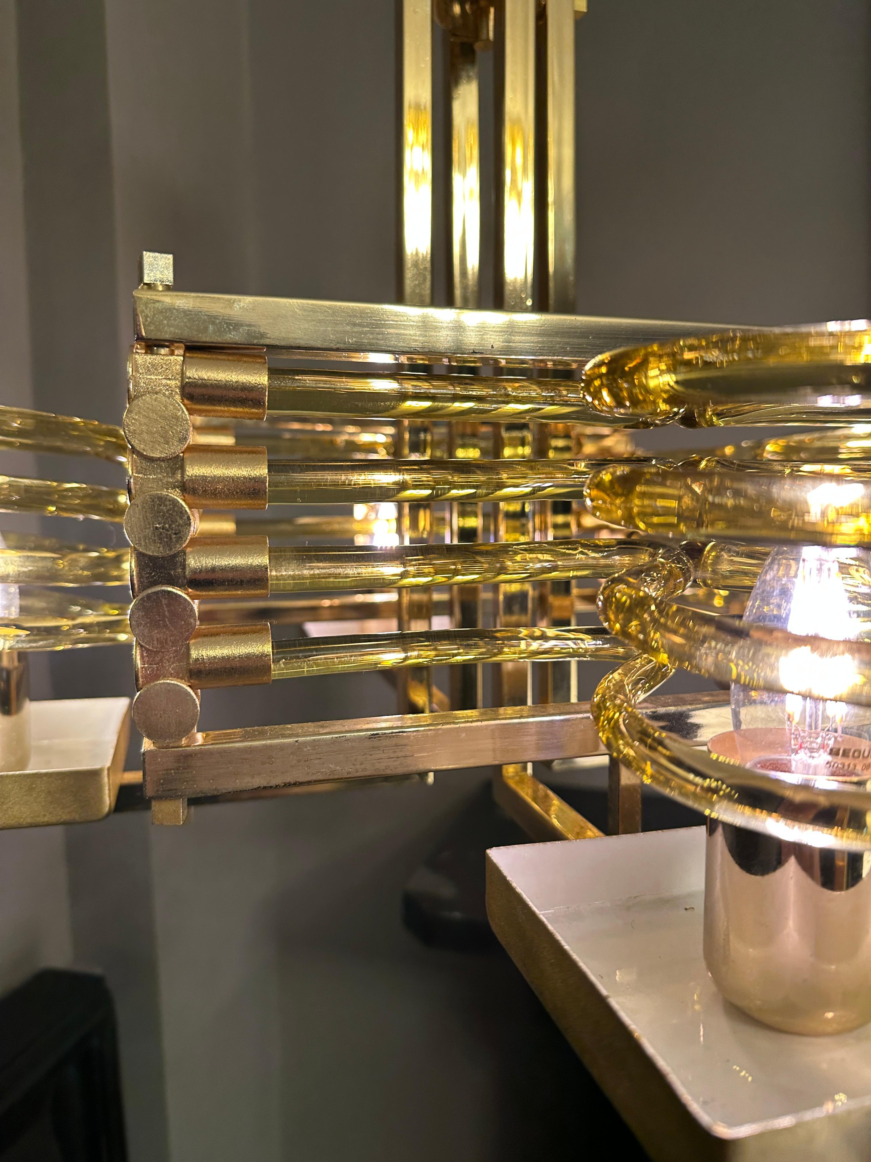 Ein italienischer Kronleuchter aus Goldblech und Murano-Glas  im Angebot 1
