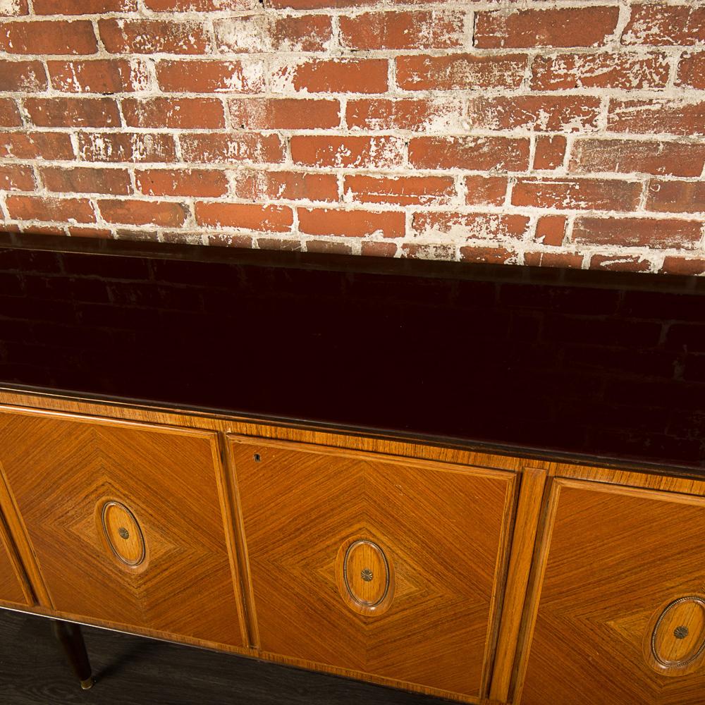 Mid-20th Century Italian La Permanente Mobili Cantu Walnut Inlay Sideboard, circa 1945.