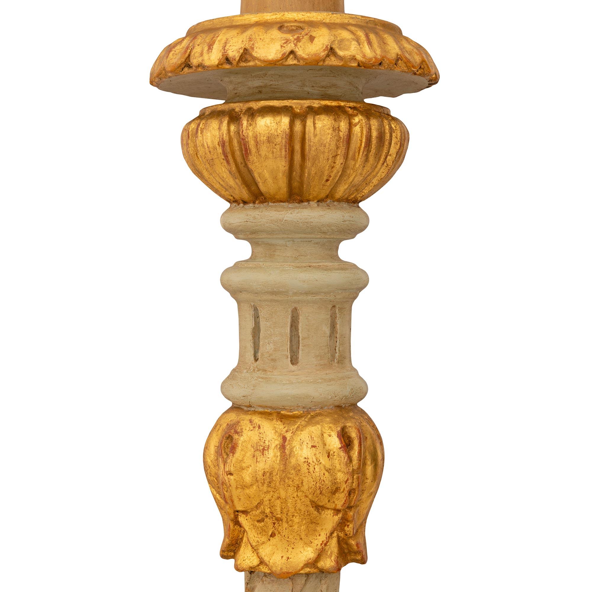 Eine italienische Barocklampe aus dem späten 18. Jahrhundert, patiniert und aus Giltwood (Patiniert) im Angebot