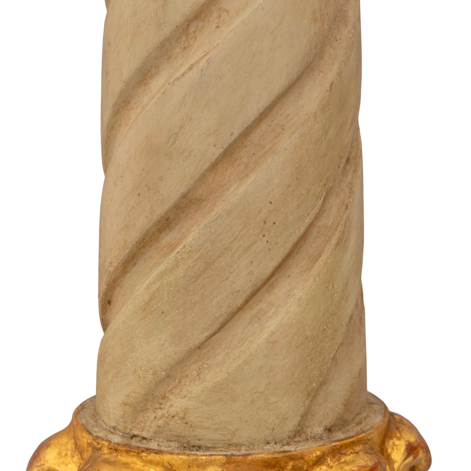 Eine italienische Barocklampe aus dem späten 18. Jahrhundert, patiniert und aus Giltwood (18. Jahrhundert und früher) im Angebot