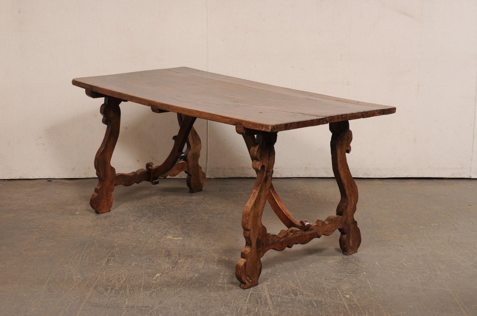 The Italian Lyre Leg Dining Table from the Late 18th C. en vente 4
