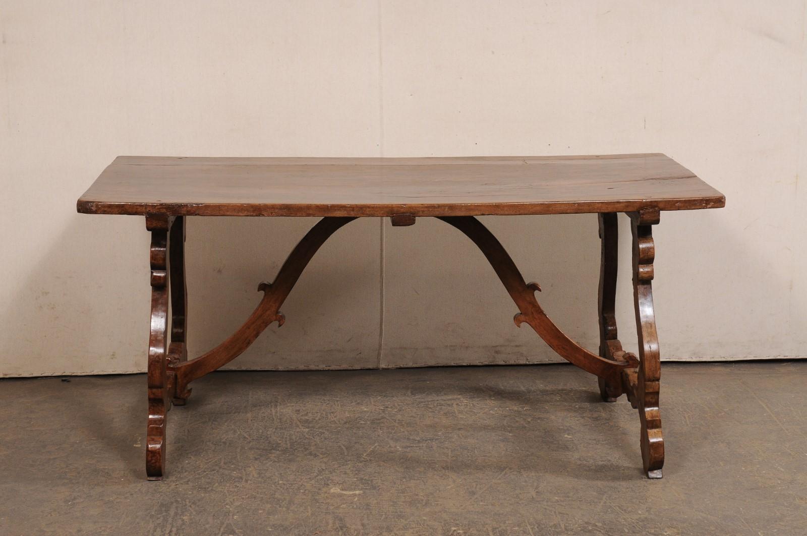 The Italian Lyre Leg Dining Table from the Late 18th C. en vente 5