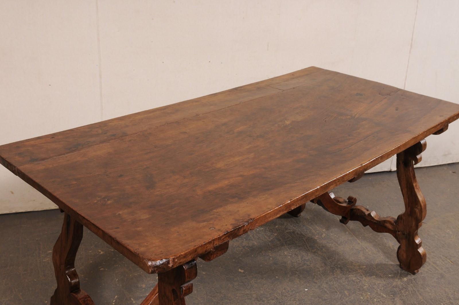 The Italian Lyre Leg Dining Table from the Late 18th C. Bon état - En vente à Atlanta, GA