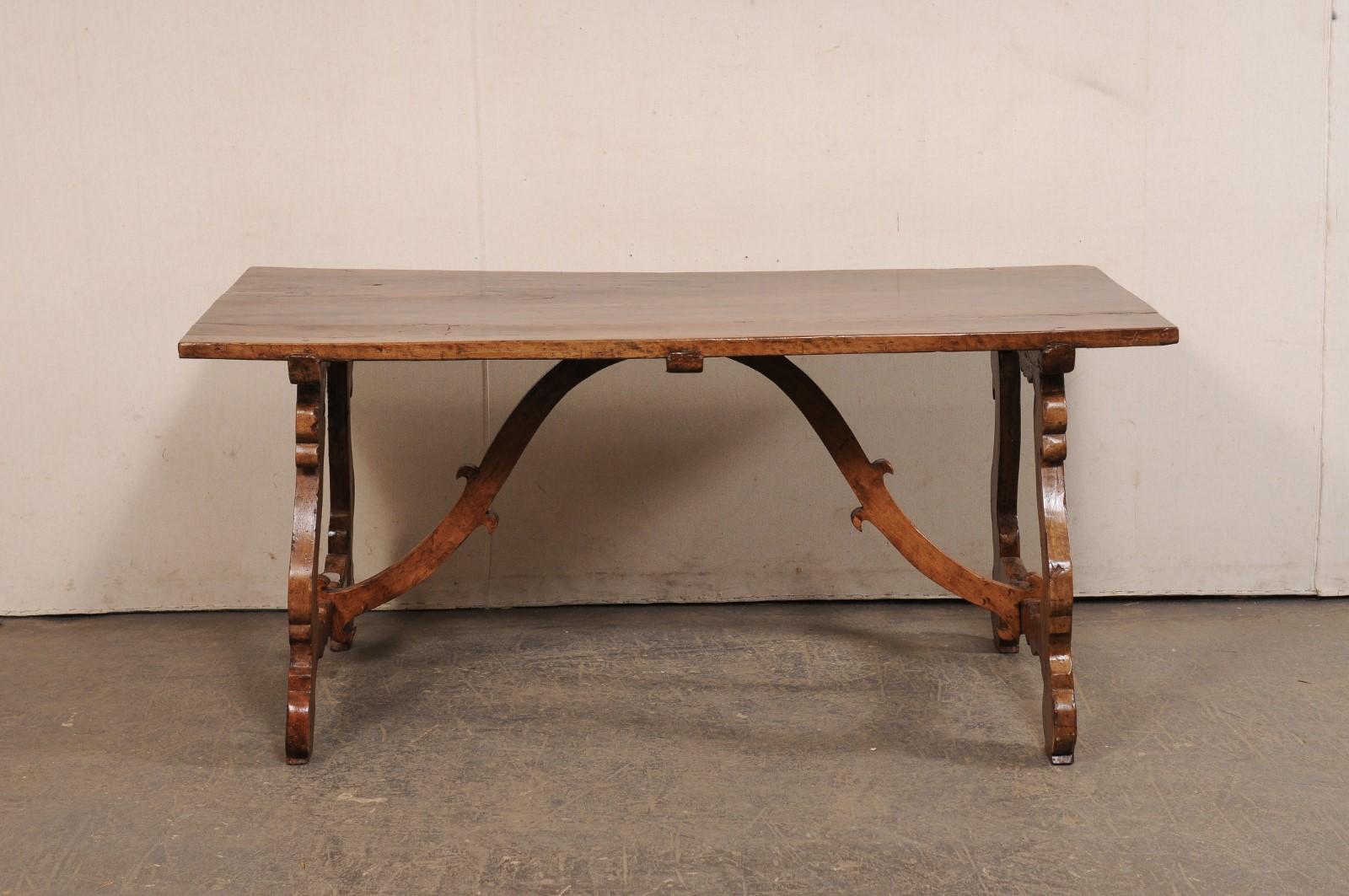 The Italian Lyre Leg Dining Table from the Late 18th C. en vente 1