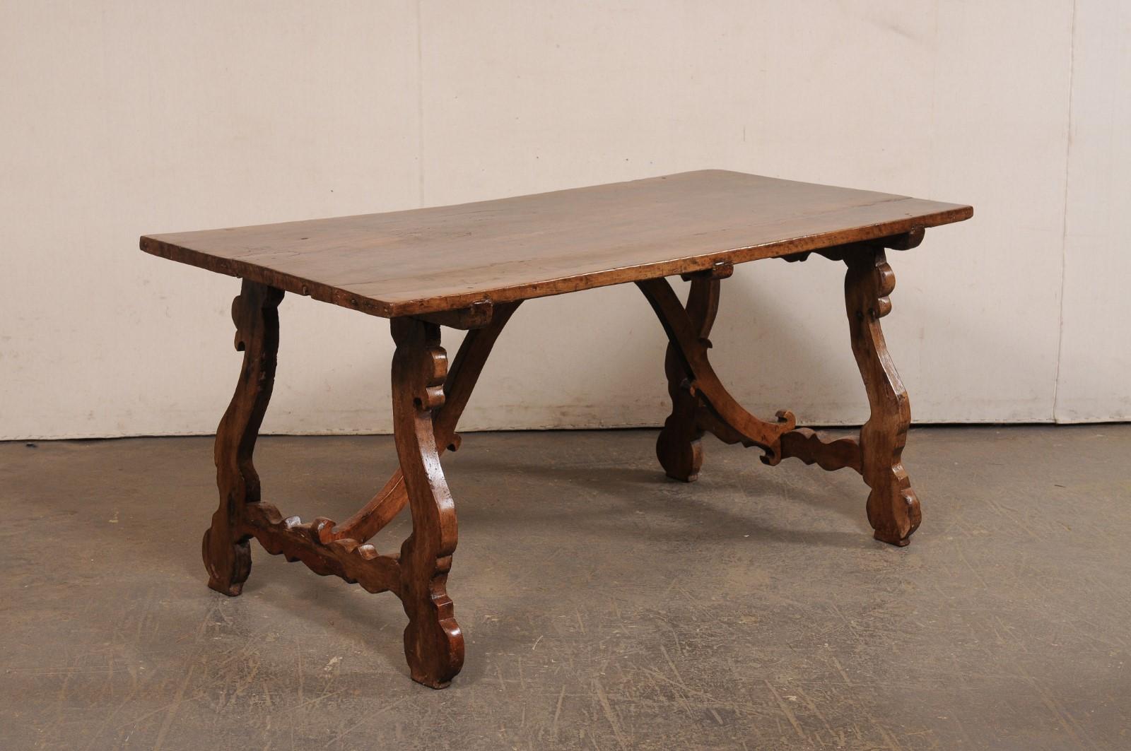 The Italian Lyre Leg Dining Table from the Late 18th C. en vente 2
