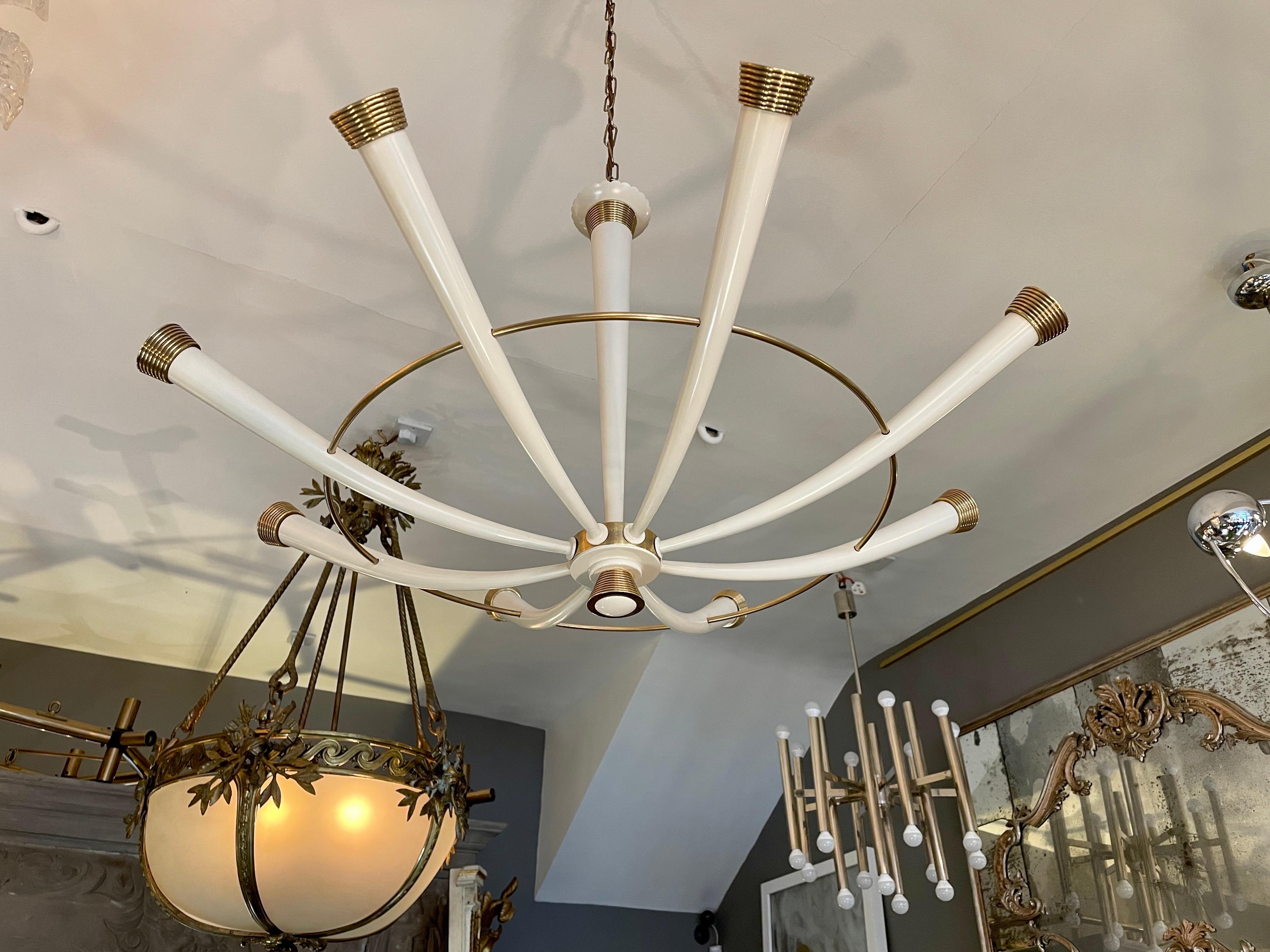 Italian Mid Century Brass Chandelier In Good Condition For Sale In London, GB