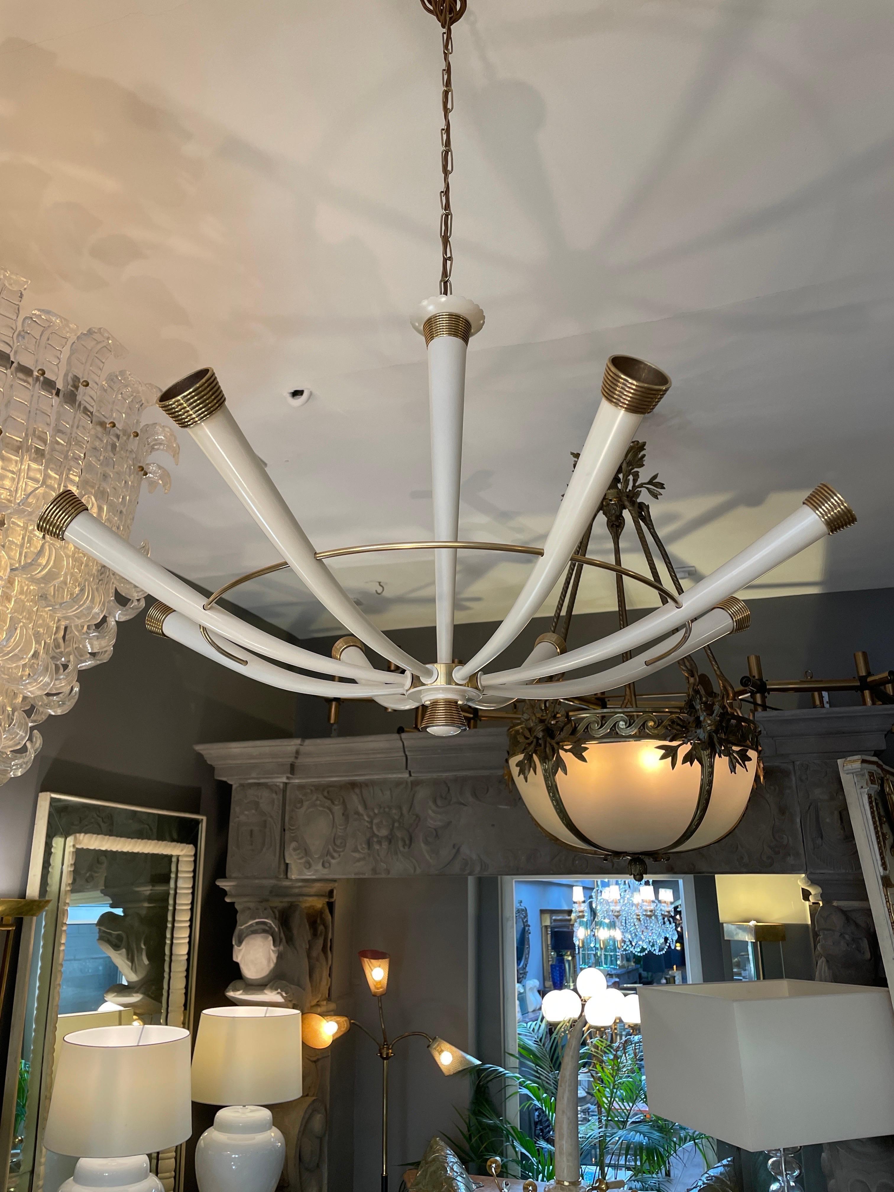 Ottone Lampadario italiano di metà secolo in ottone in vendita