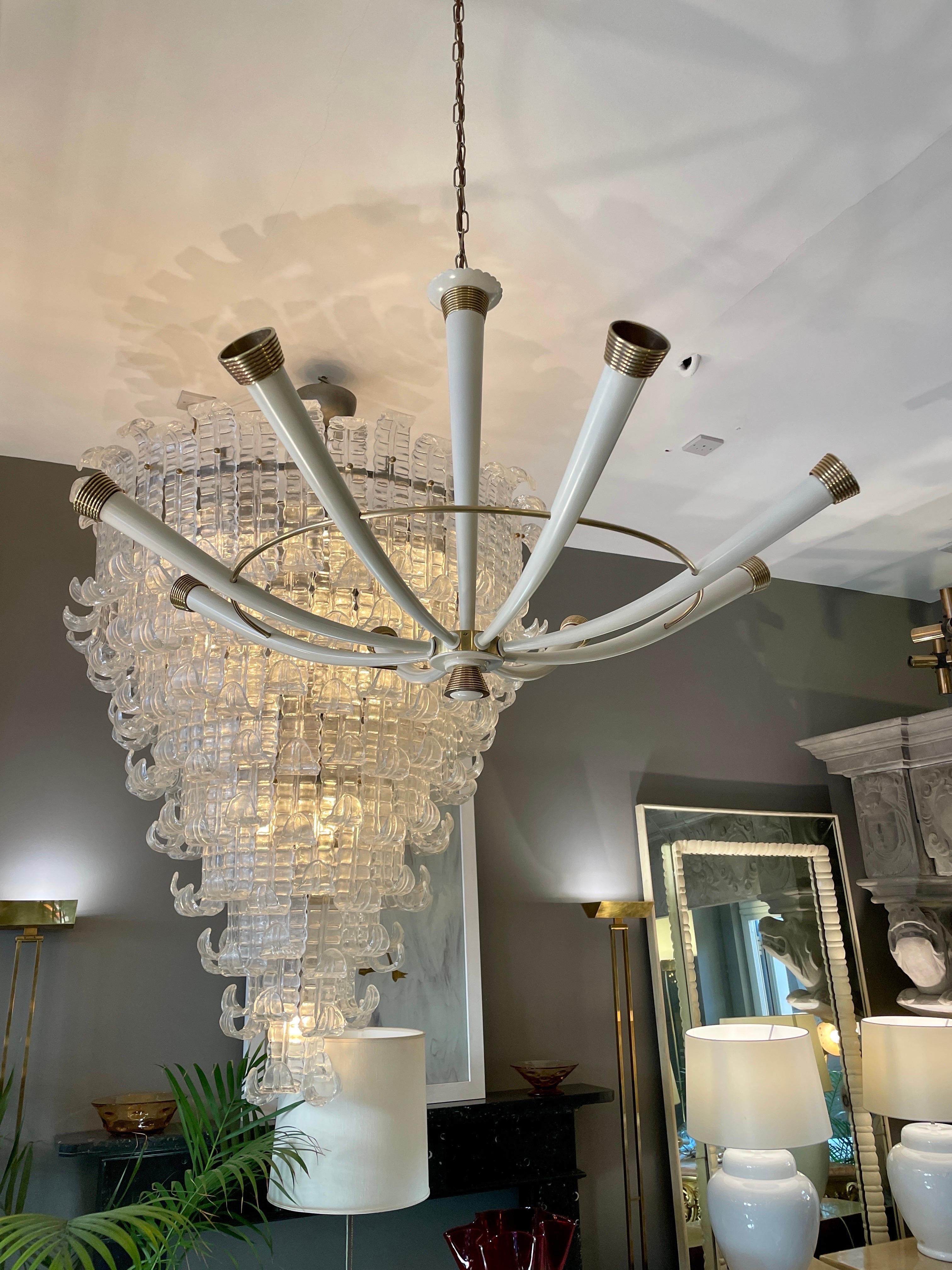 Lampadario italiano di metà secolo in ottone in vendita 2
