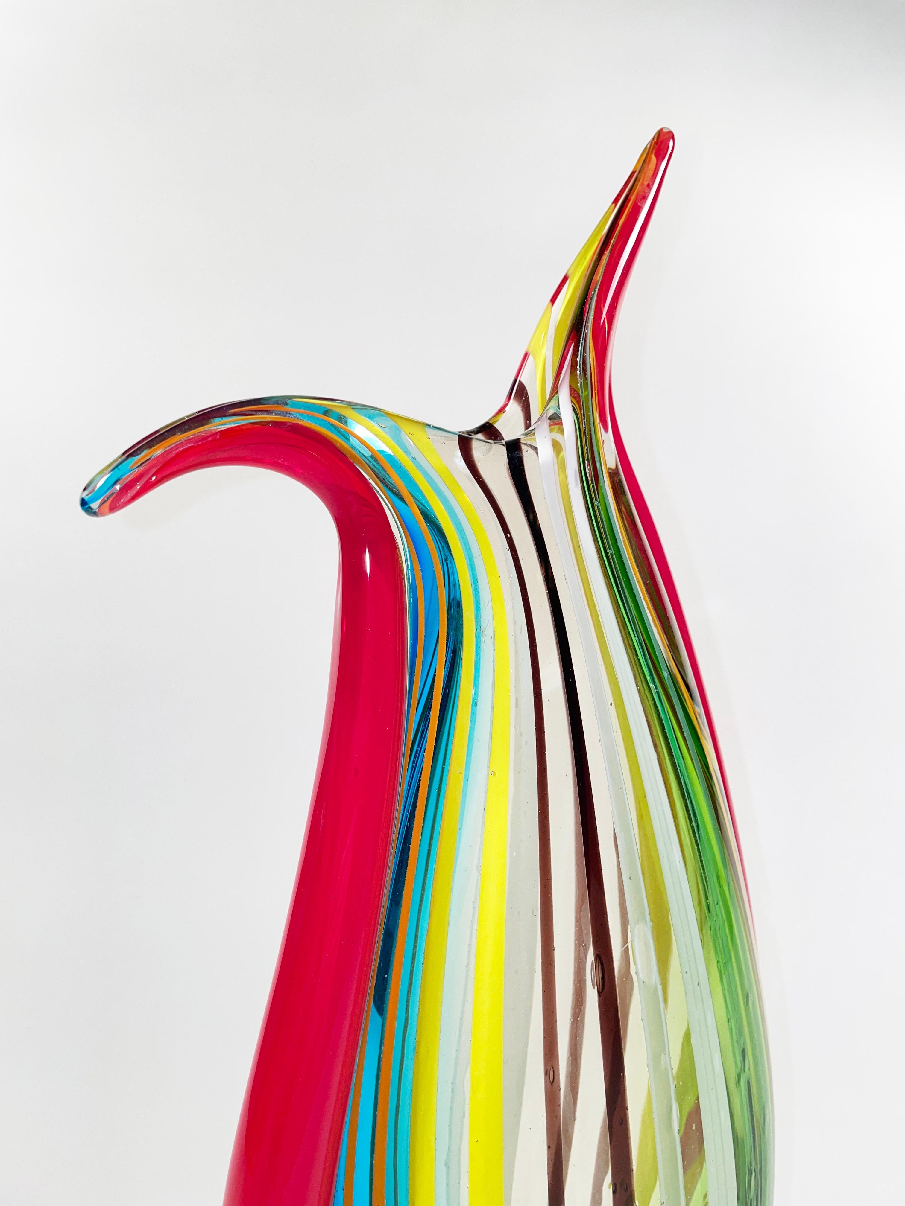 Fait main Grand vase d'art italien en verre de Murano de style mi-siècle moderne, appliqué et décoré en vente