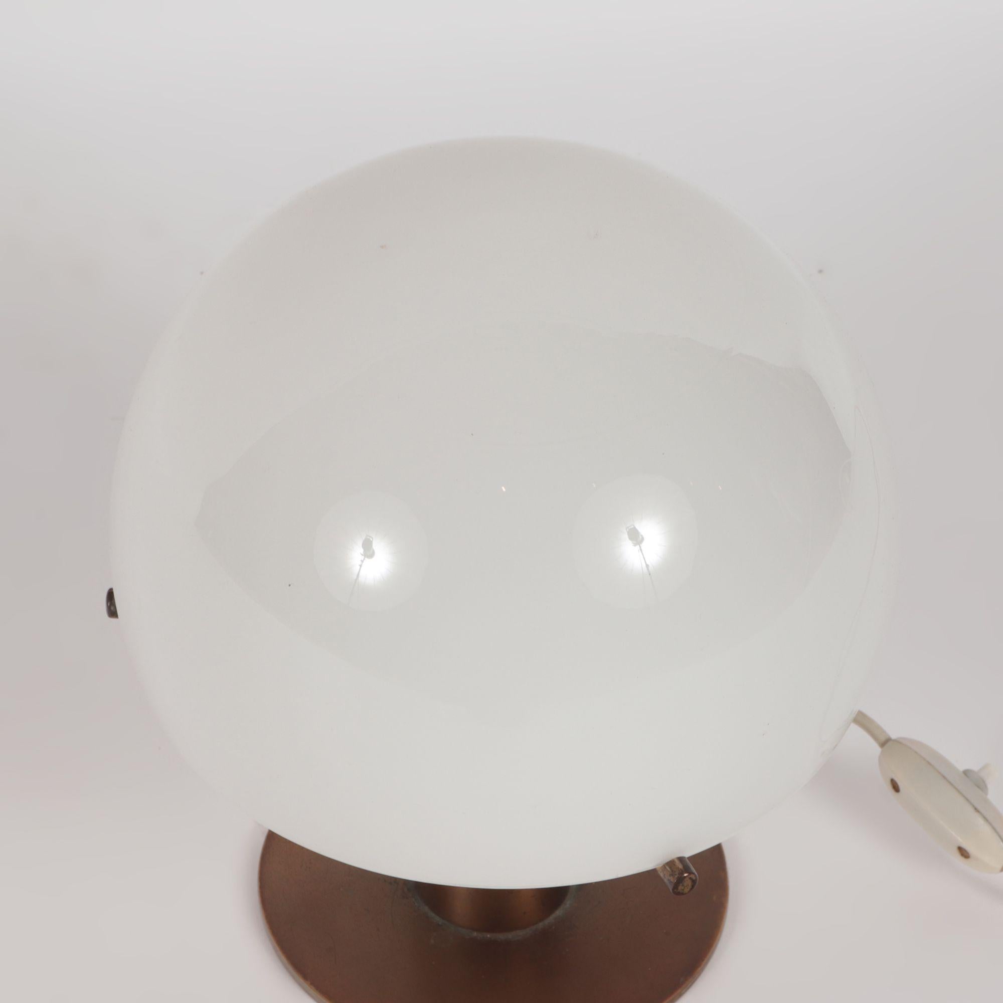 An Italian Mid-Century Modern brass and glass mushroom from table lamp, circa 1950. Needs to be rewired for use in the US.