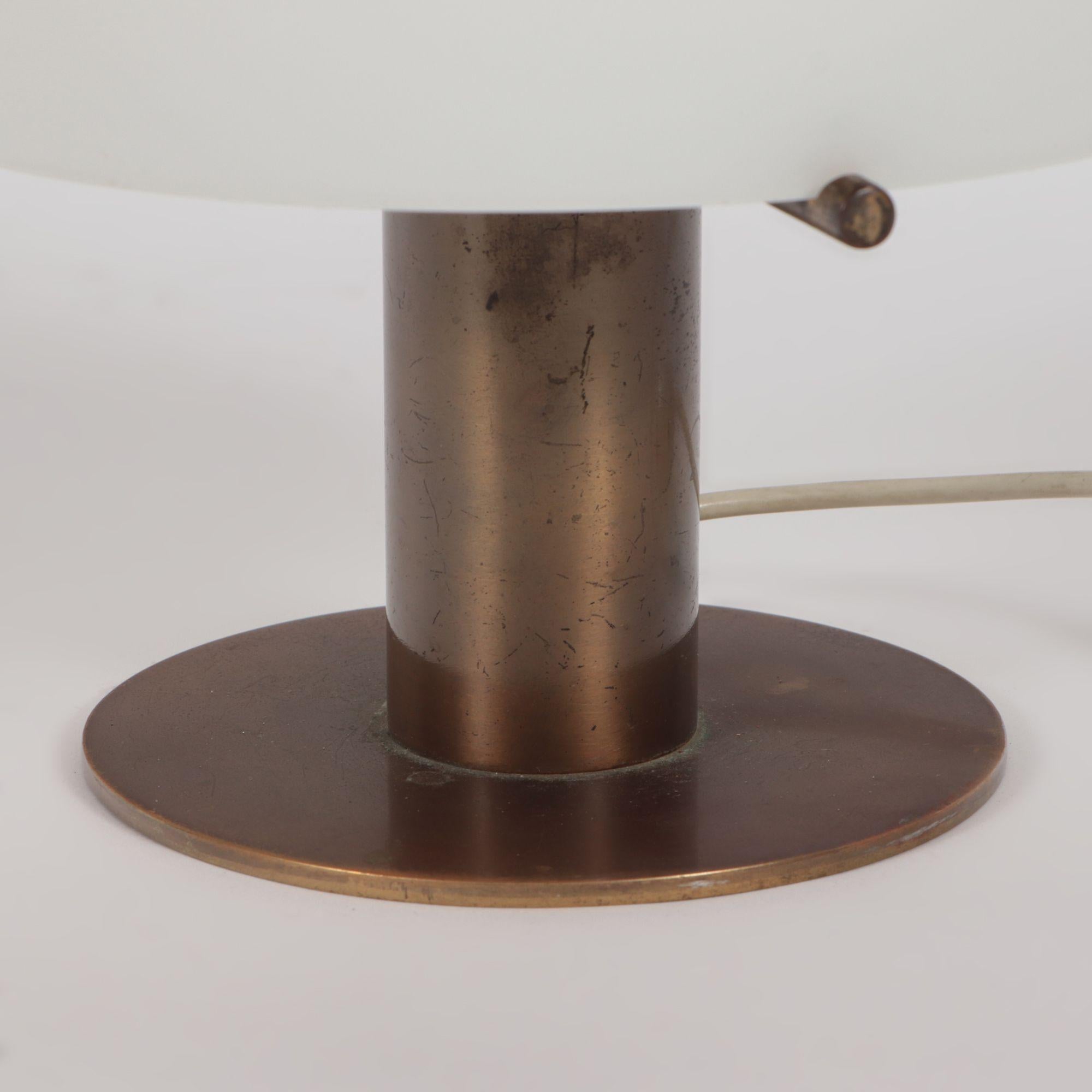 Italian Mid-Century Modern Bronze and Glass Table Lamp, circa 1950 In Good Condition For Sale In Philadelphia, PA
