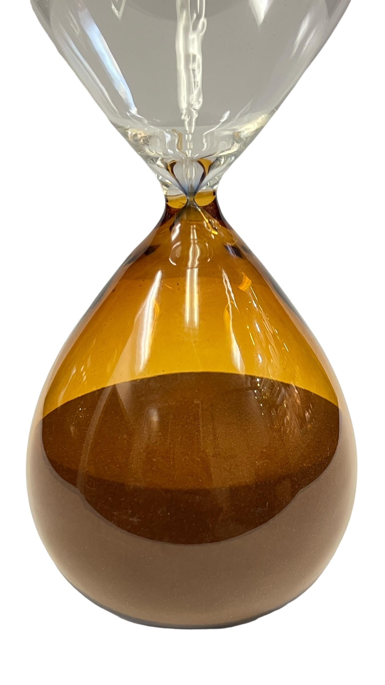 An Italian Mid-Century Modern Murano Hour Glass Sand Timer In Good Condition For Sale In Englewood, NJ
