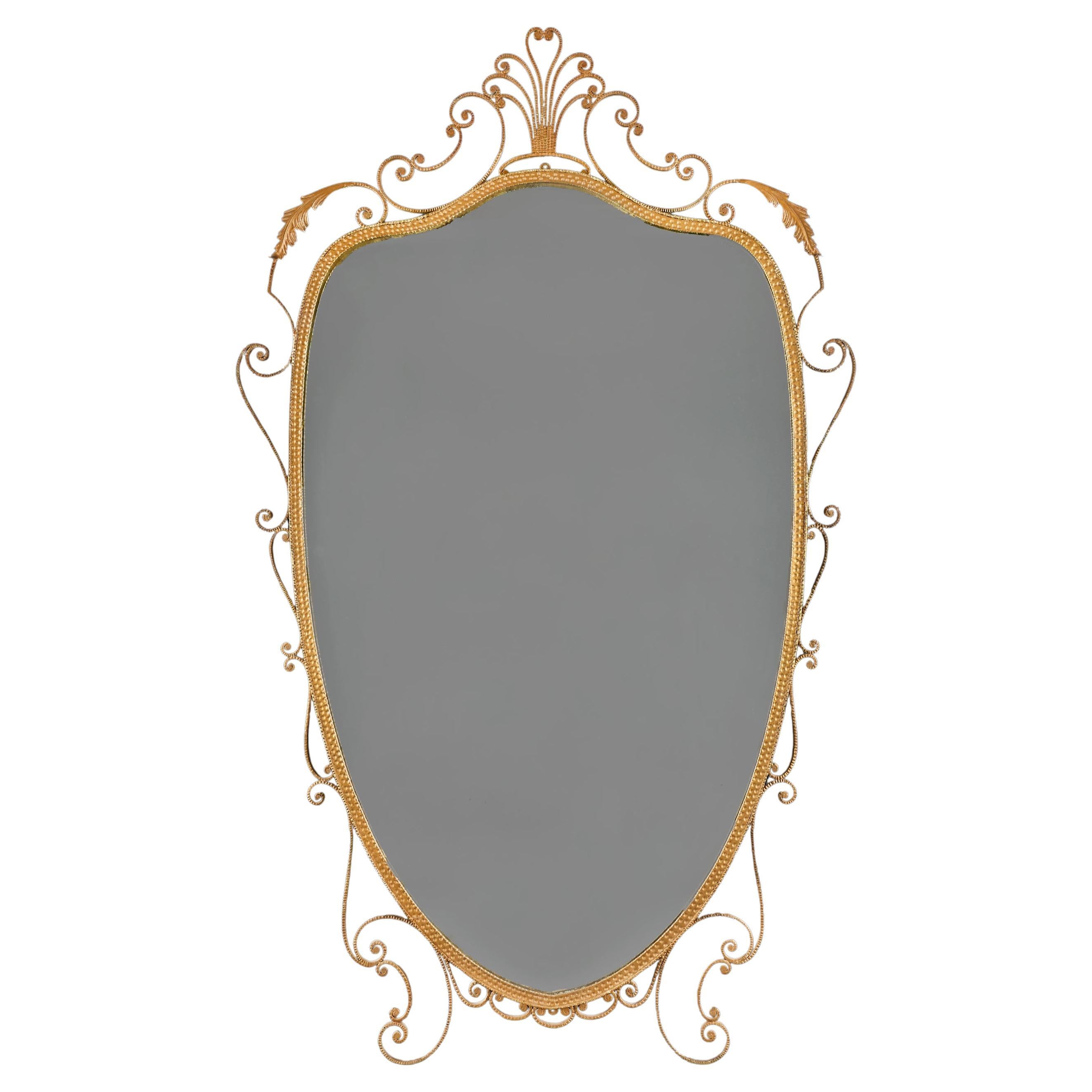 Espejo italiano de mediados de siglo con escudo de tole, de Pier Luigi Colli en venta