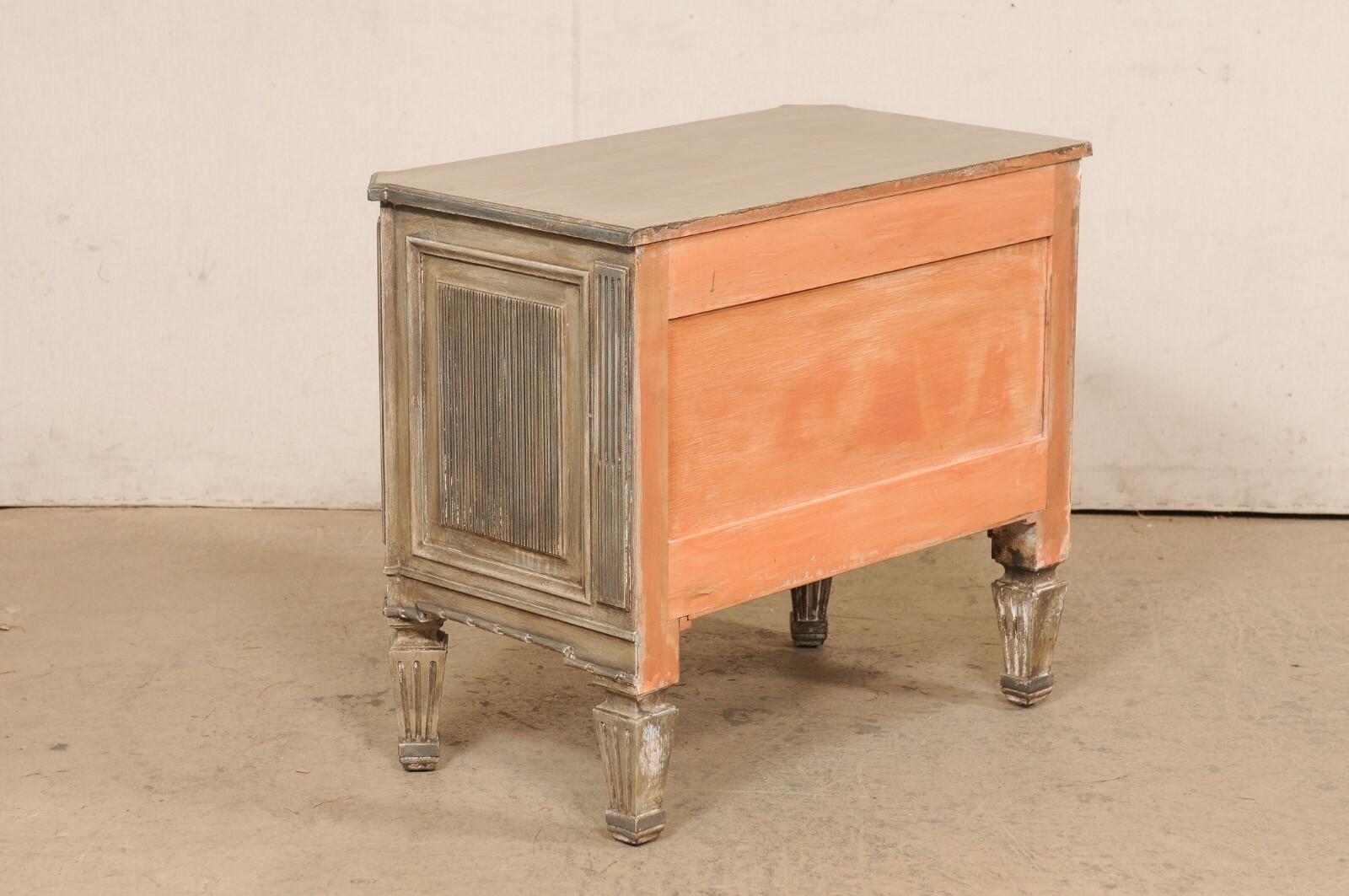 An Italian Neoclassic Style 2-Drawer Side Chest w/Pull Out Shelf For Sale 2
