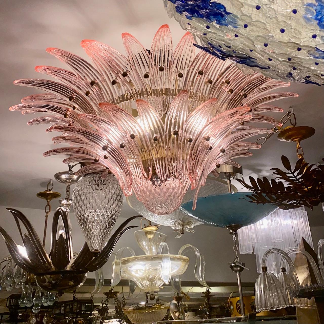 Un lampadario italiano in vetro opalino in vendita 8
