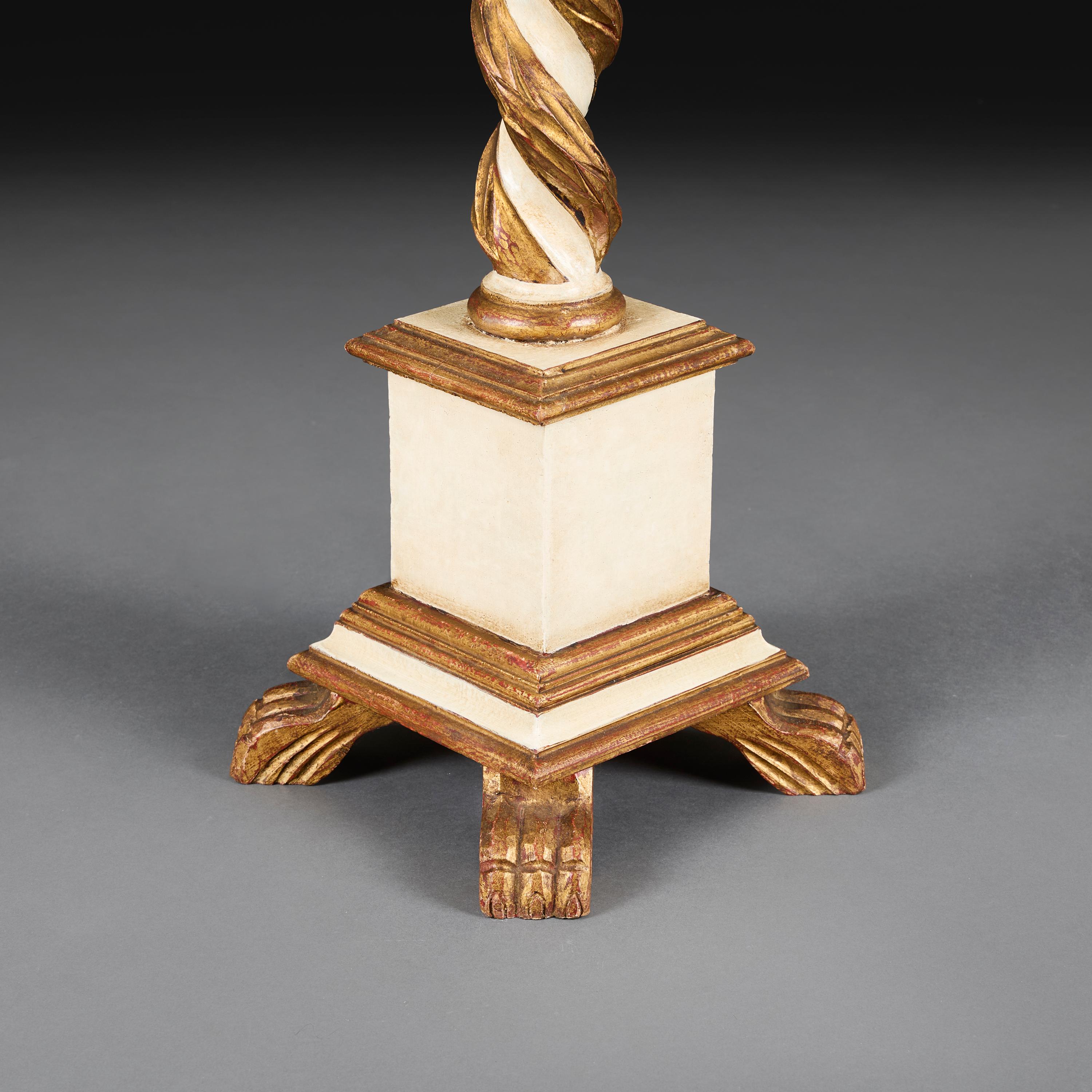 An Italian Painted and Gilded Solomonic Column Standard Lamp In Good Condition For Sale In London, GB
