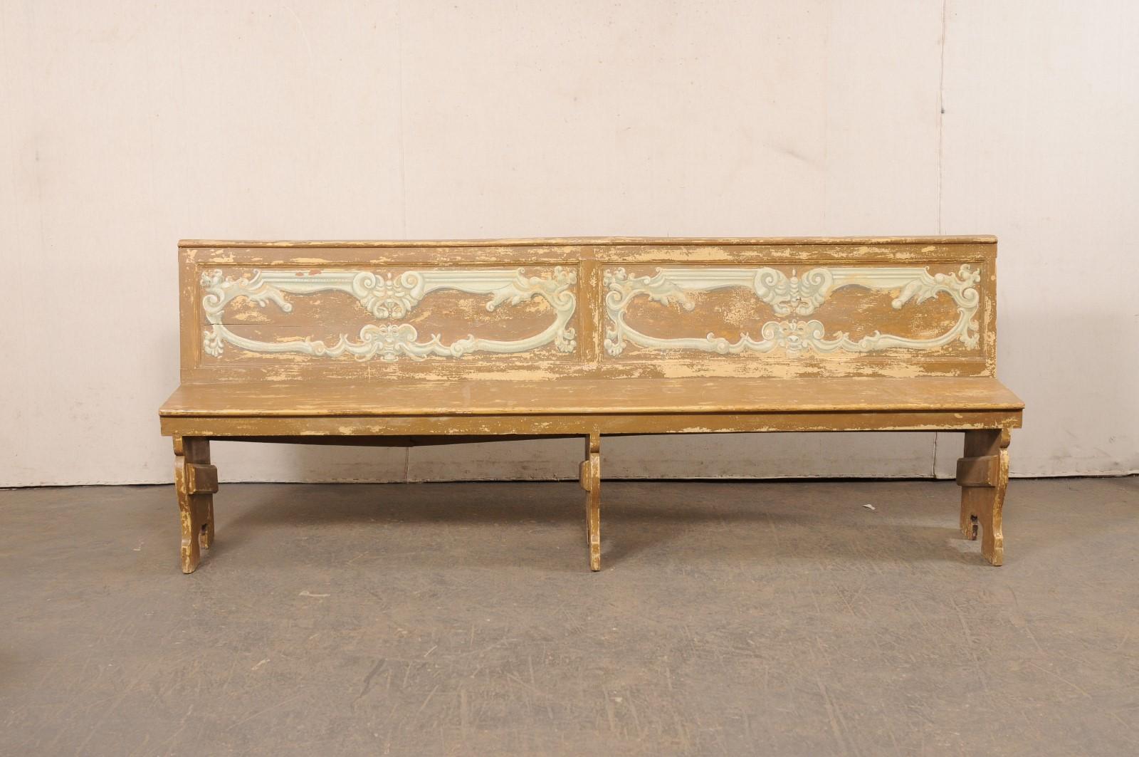 Paire italienne de bancs en bois peint de 8 pieds de long avec dossiers, 19ème siècle en vente 6