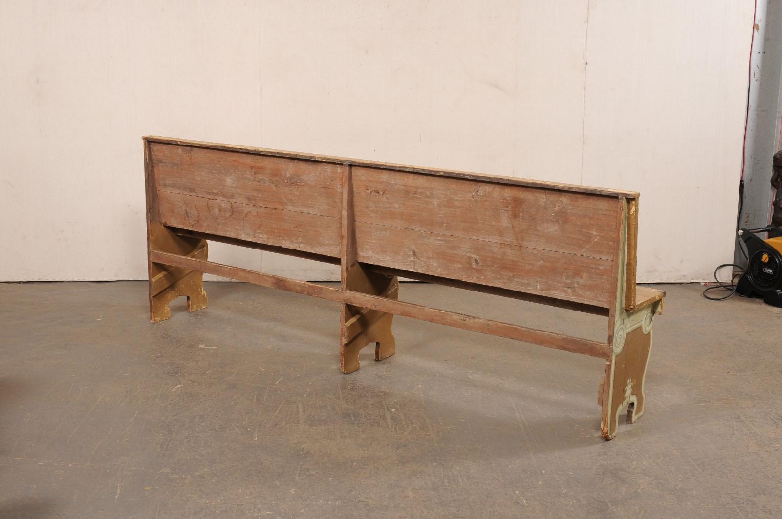 Bois Paire italienne de bancs en bois peint de 8 pieds de long avec dossiers, 19ème siècle en vente