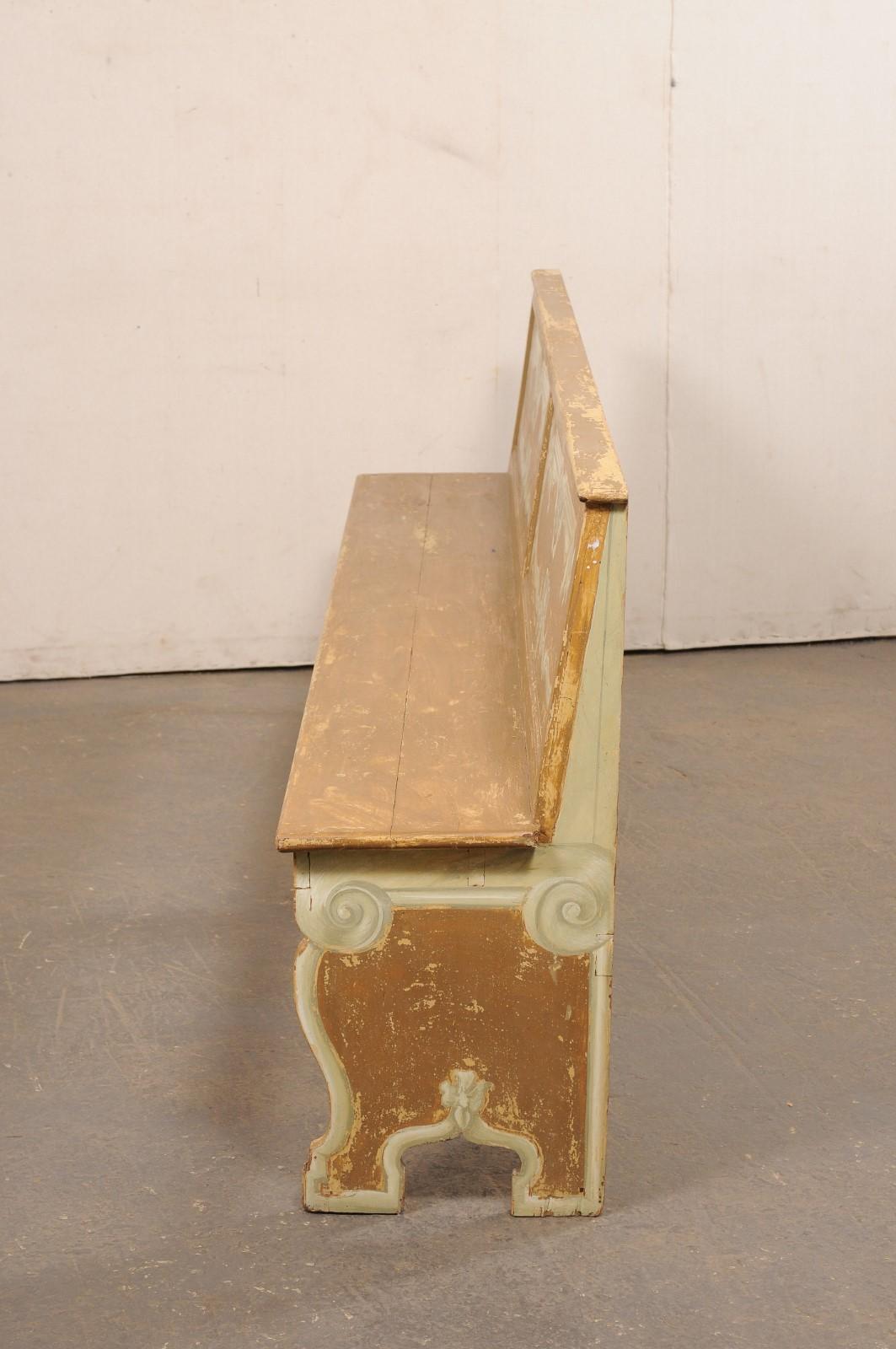 Paire italienne de bancs en bois peint de 8 pieds de long avec dossiers, 19ème siècle en vente 2