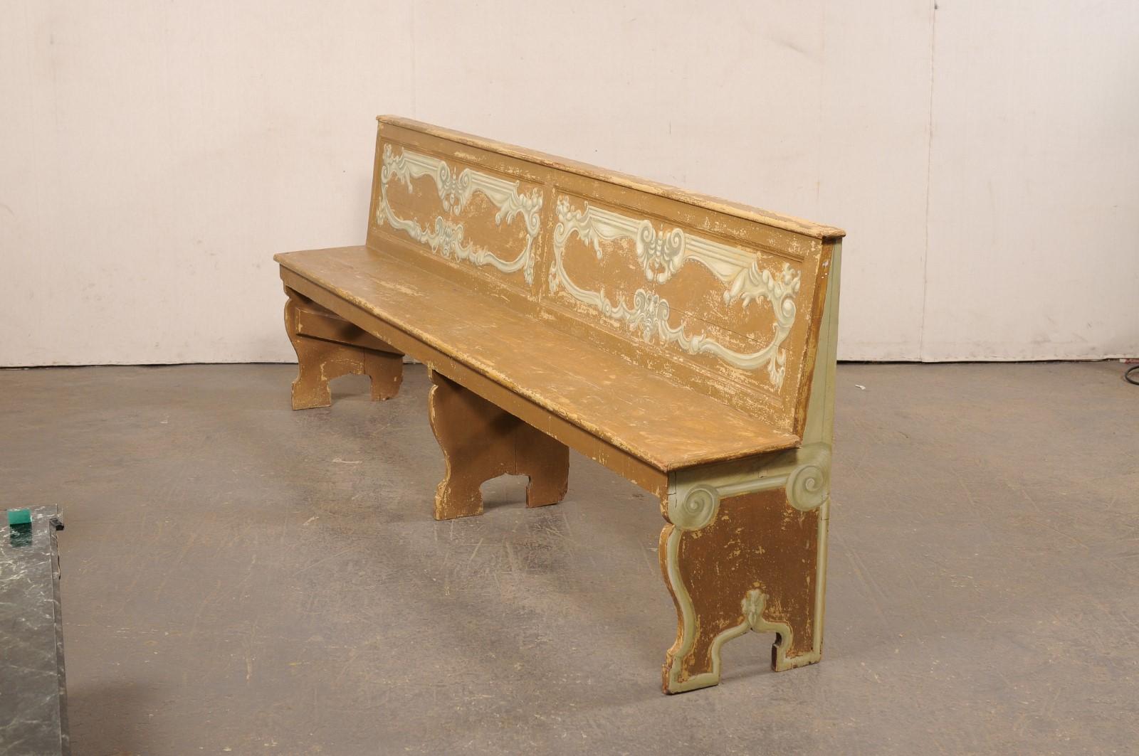 Paire italienne de bancs en bois peint de 8 pieds de long avec dossiers, 19ème siècle en vente 3