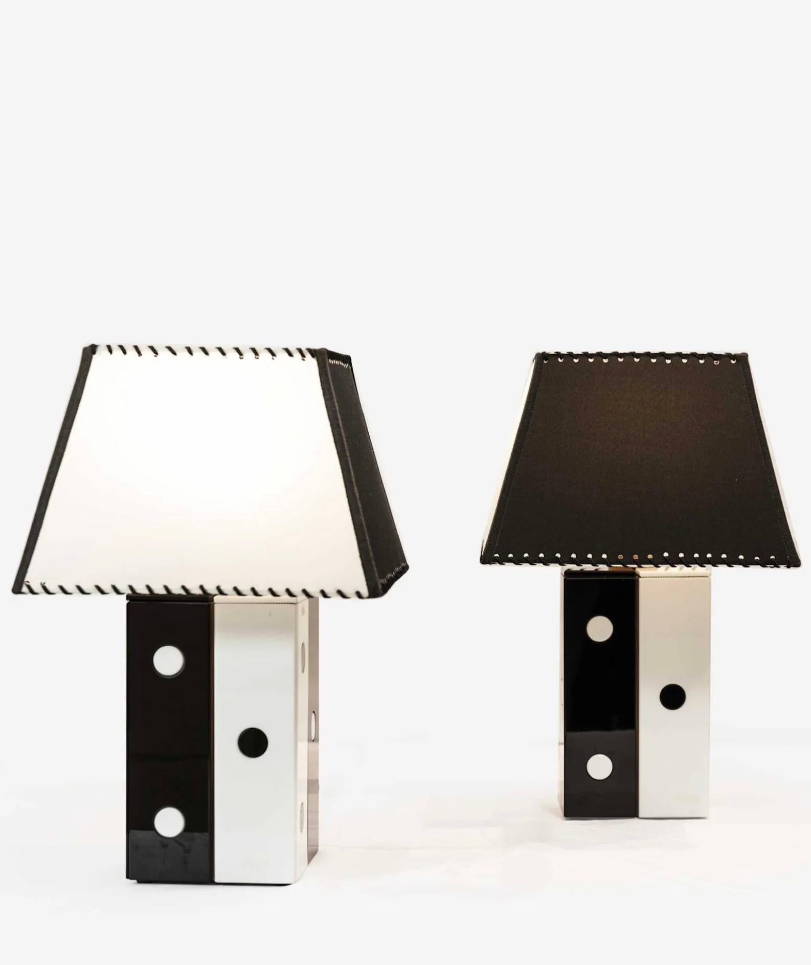 Milieu du XXe siècle Paire de lampes de table italiennes Pois noir et blanc 1960 circa en vente