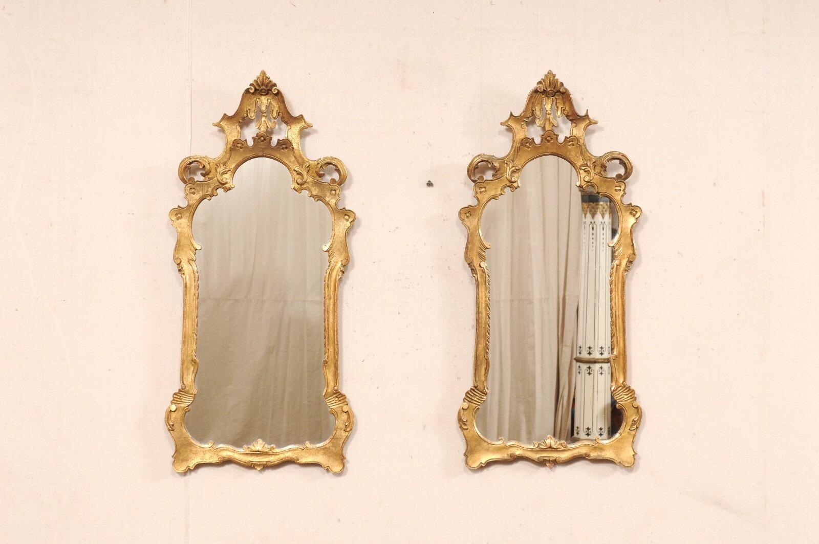 Paire de miroirs italiens dorés et ornementés au design d'influence baroque en vente 5