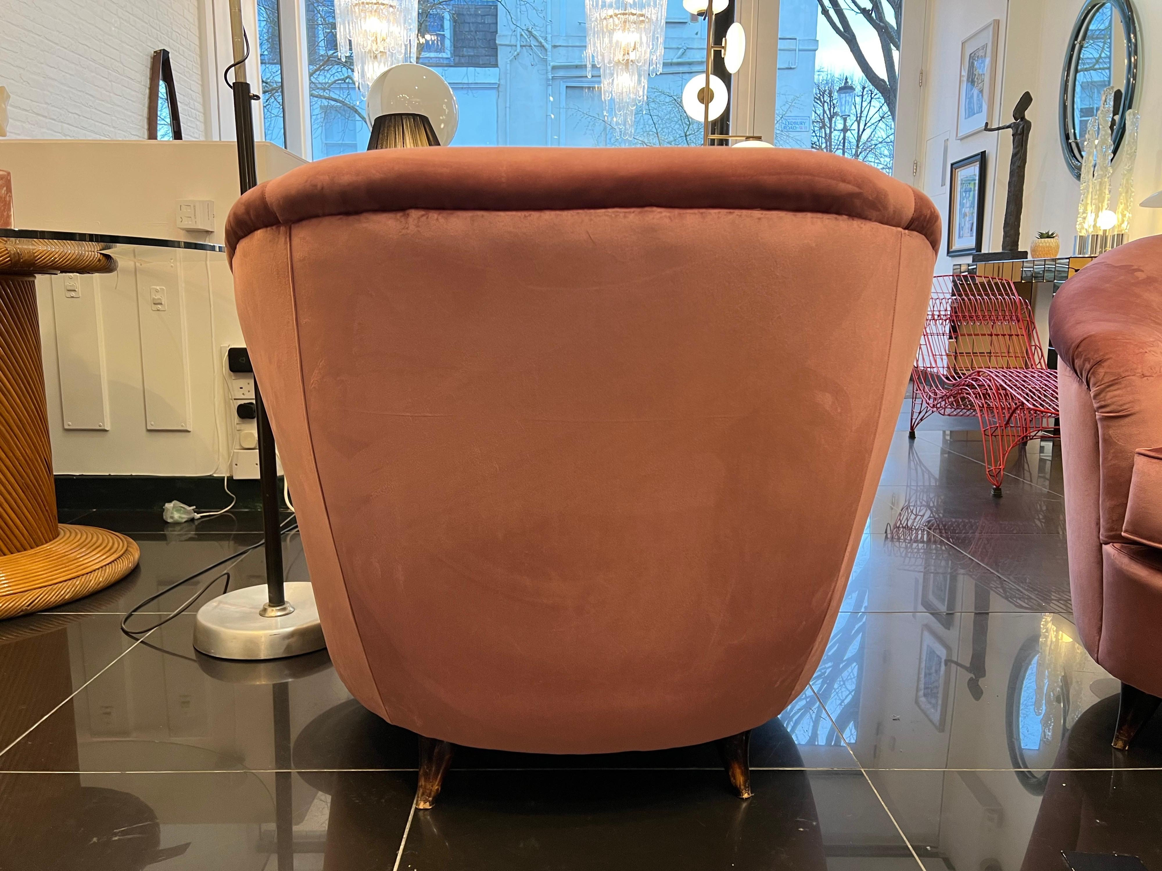 Mid-20th Century Italian Pair of Rose Pink Velvet Club Chairs