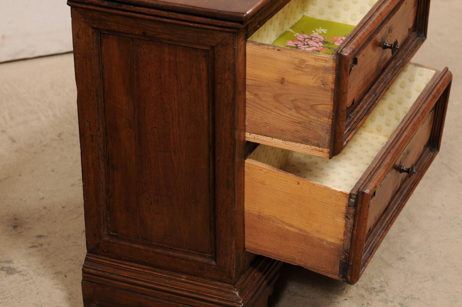 Italian Pair of Walnut Side-Chests with Decoratively Paneled Drawer Fronts For Sale 2