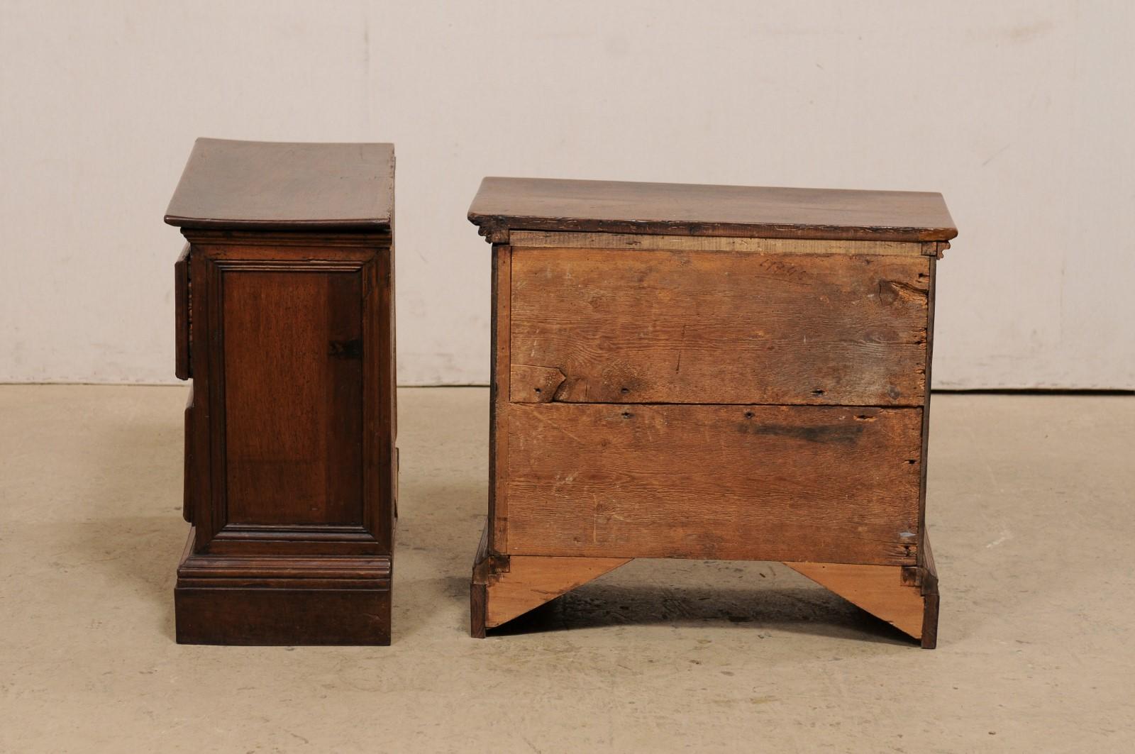 Italian Pair of Walnut Side-Chests with Decoratively Paneled Drawer Fronts For Sale 5