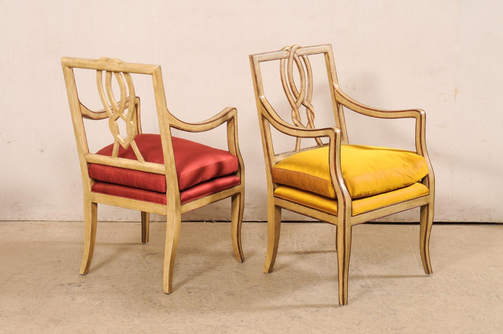 Ein italienisches Paar „ Running-Knot“-Sessel mit Splat-Akzent und gepolsterten Sitzen im Angebot 1