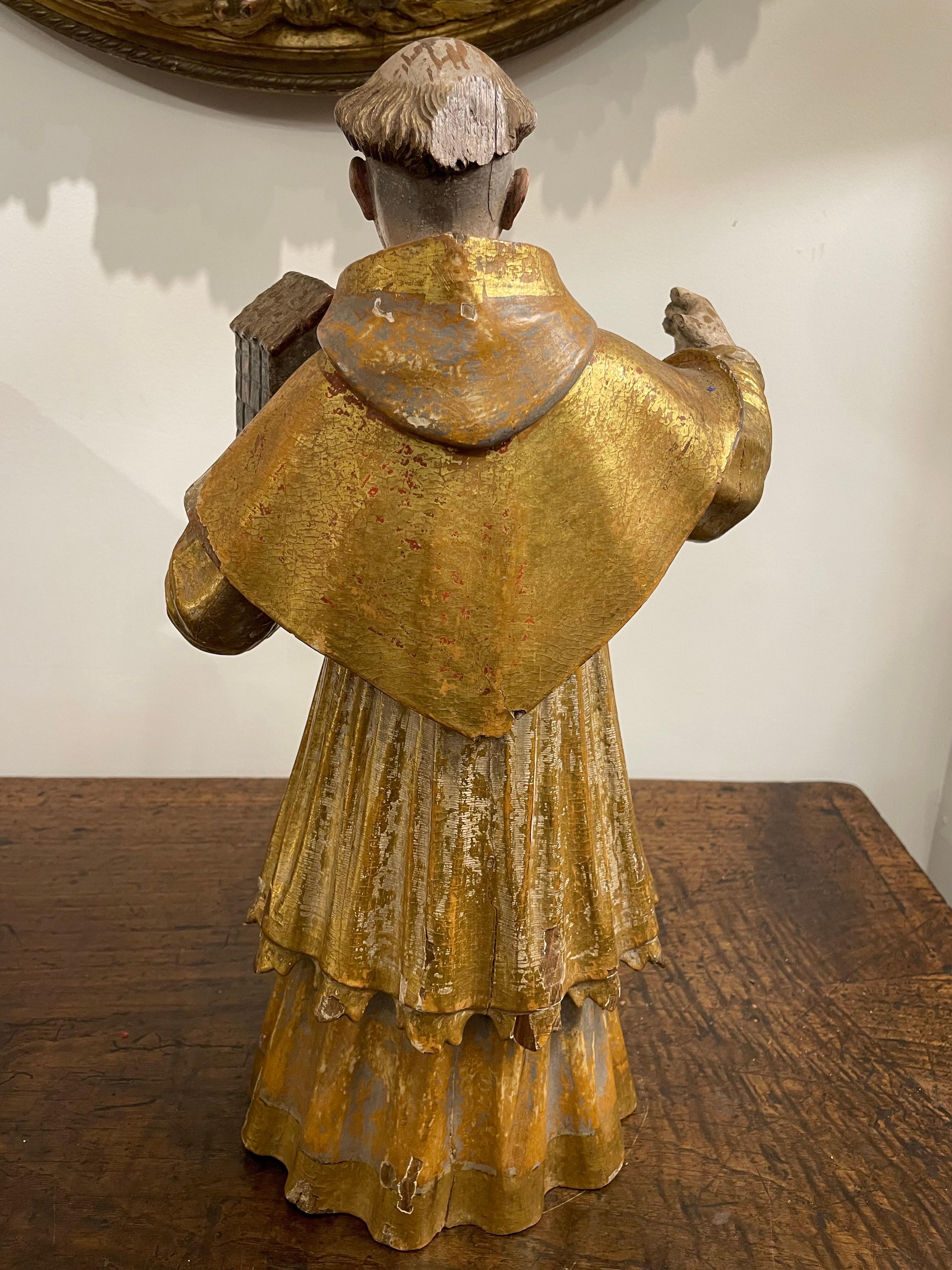Figura policromada italiana de un santo, siglo XVIII Policromado en venta