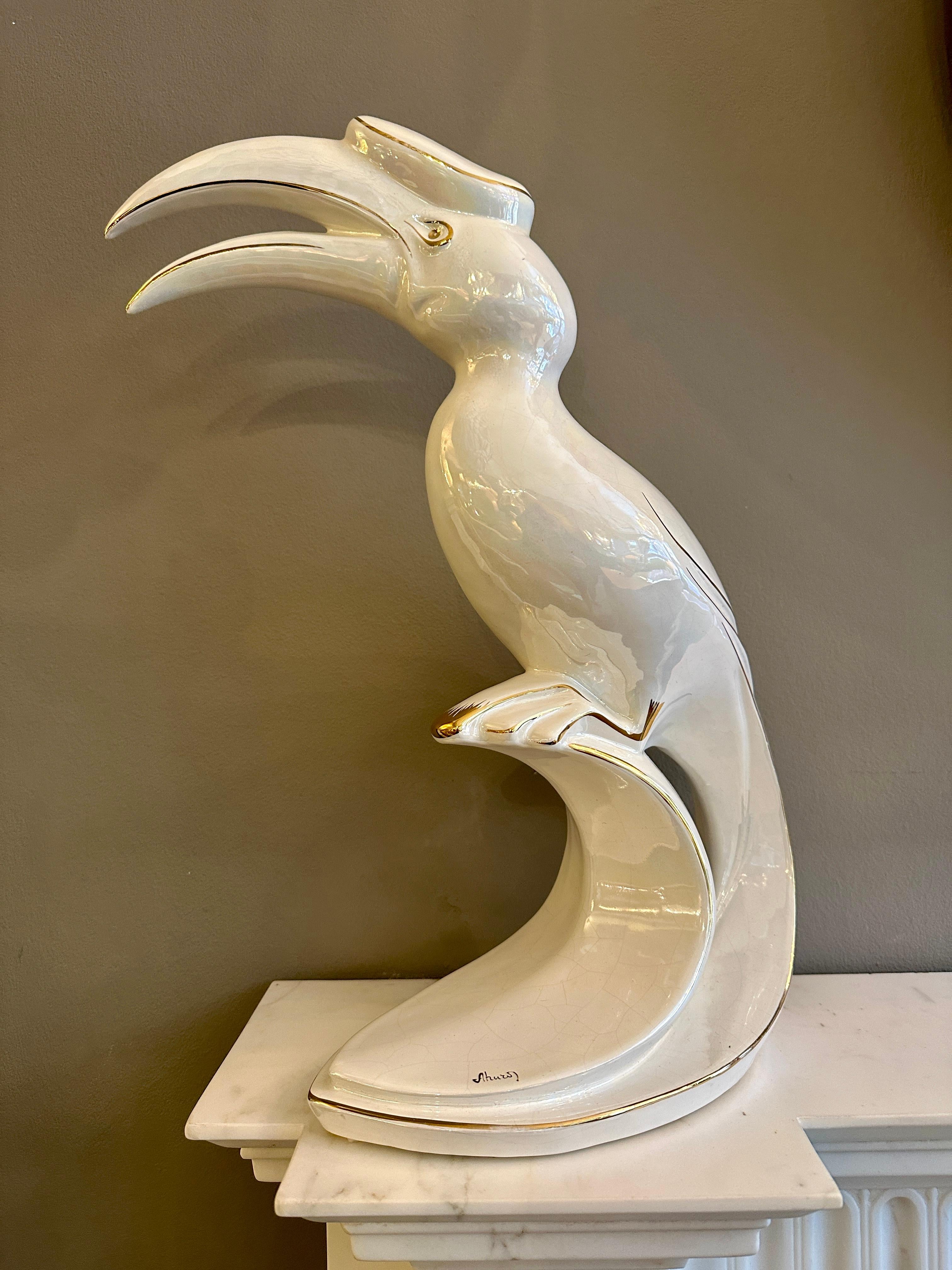 Un pájaro tropical de porcelana italiana y dorado Italiano en venta