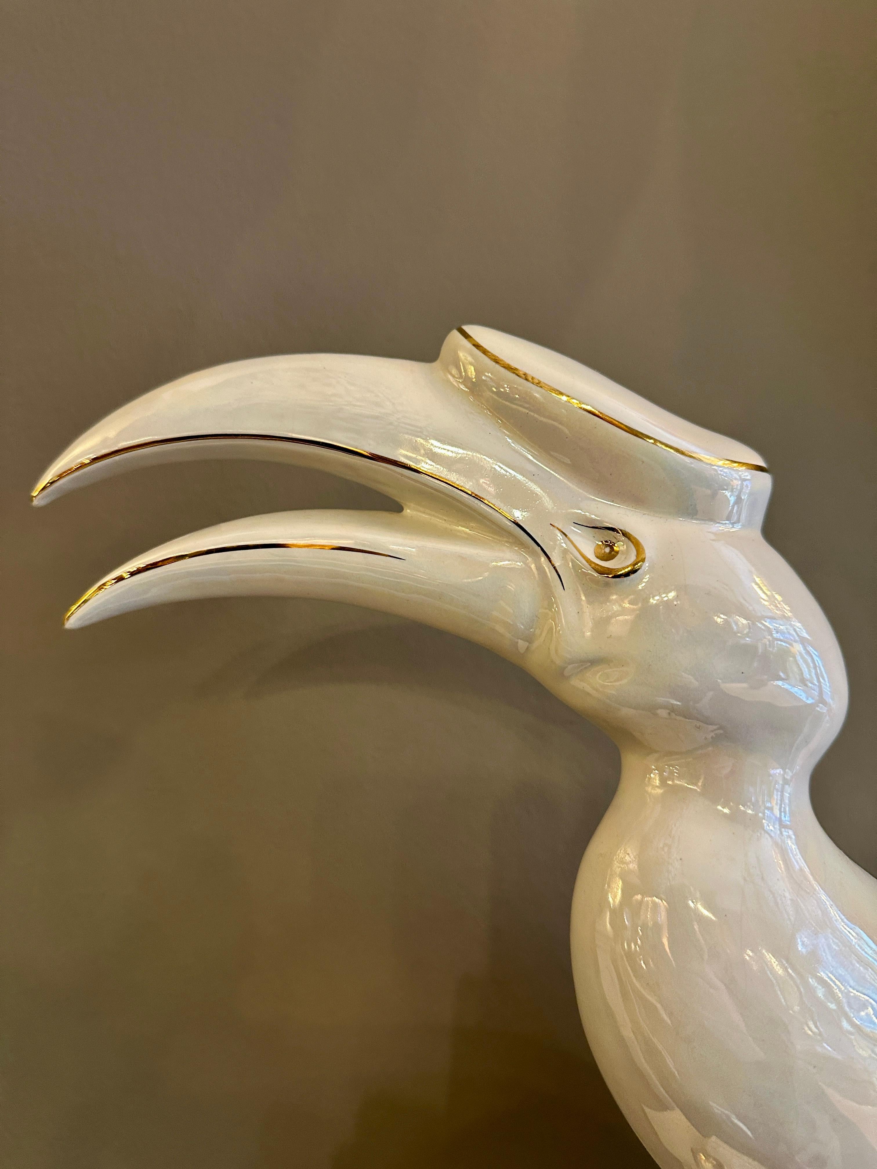 Un pájaro tropical de porcelana italiana y dorado Dorado en venta