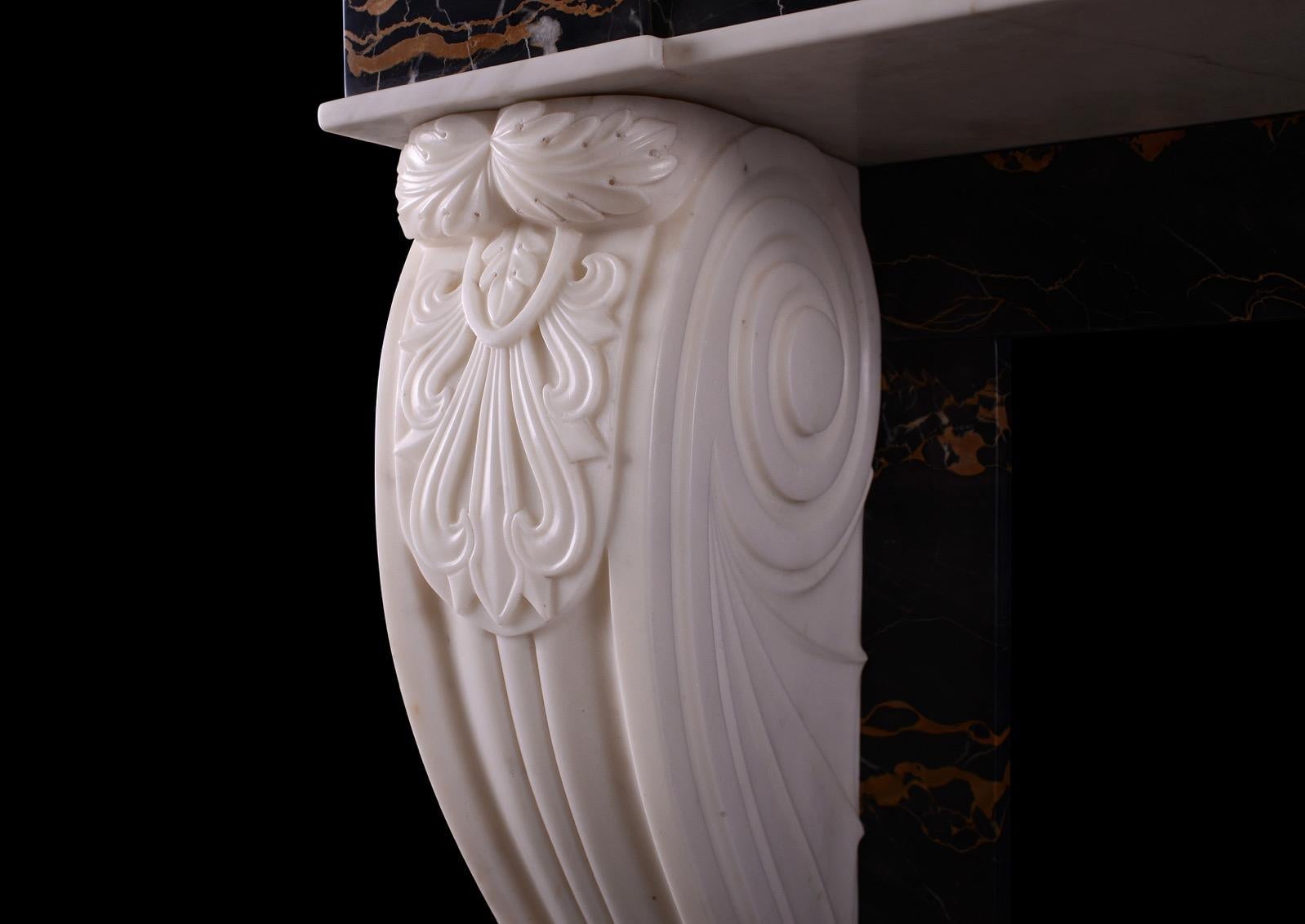 Marbre statuaire Cheminée italienne en marbre Portoro et statuaire en vente