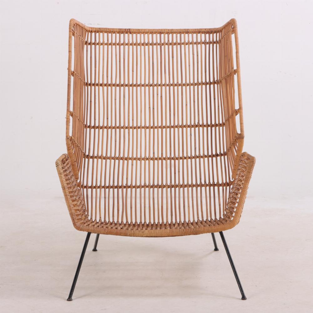 20th Century An Italian rattan lounge chair in the manner of Gio Ponti, C. 1960. For Sale