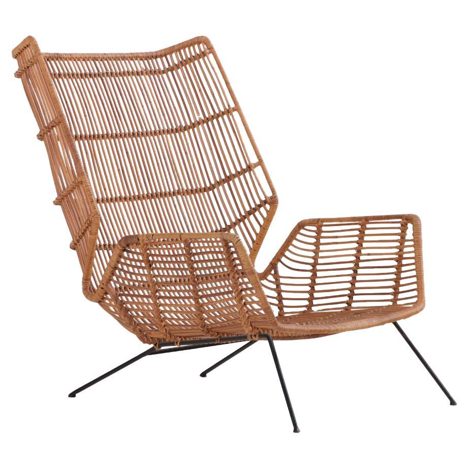 An Italian rattan lounge chair in the manner of Gio Ponti, C. 1960. For Sale
