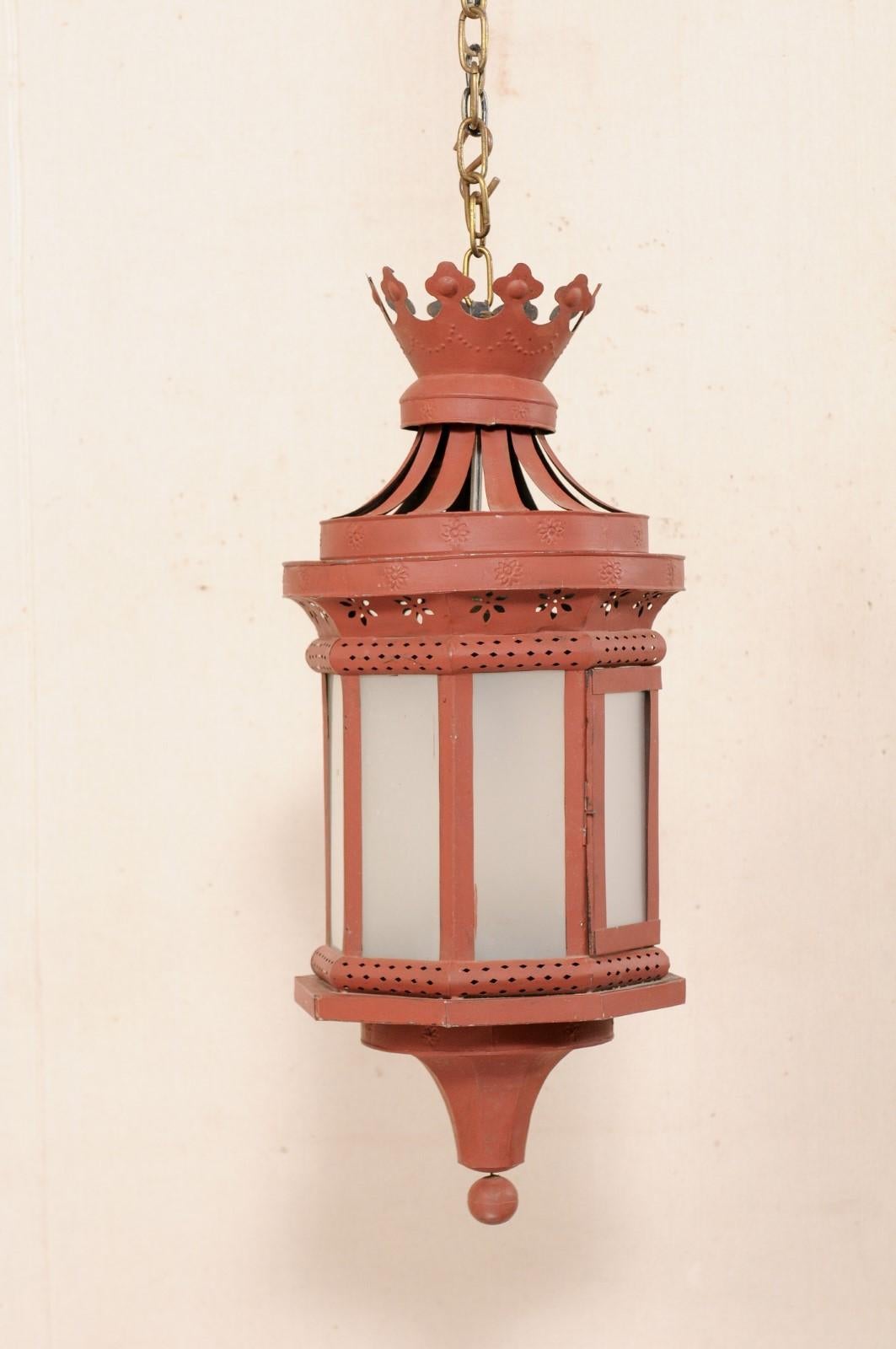 An Italian Red Tole Metal Single-Light Lantern with Crown Top, Early 20th C. In Good Condition In Atlanta, GA