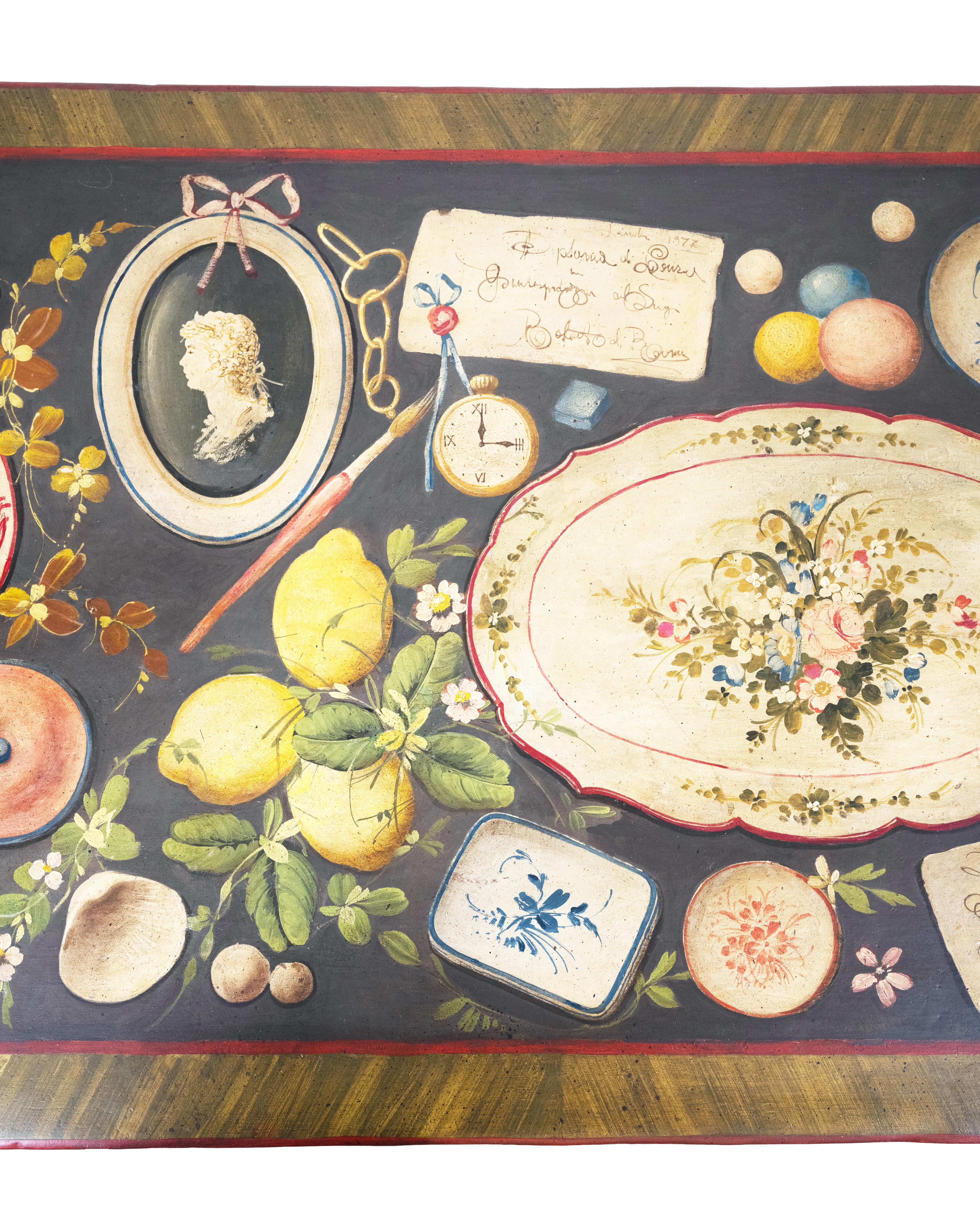 Italiano Un tavolo lungo in stile rinascimentale italiano con disegni L'Oeil in vendita