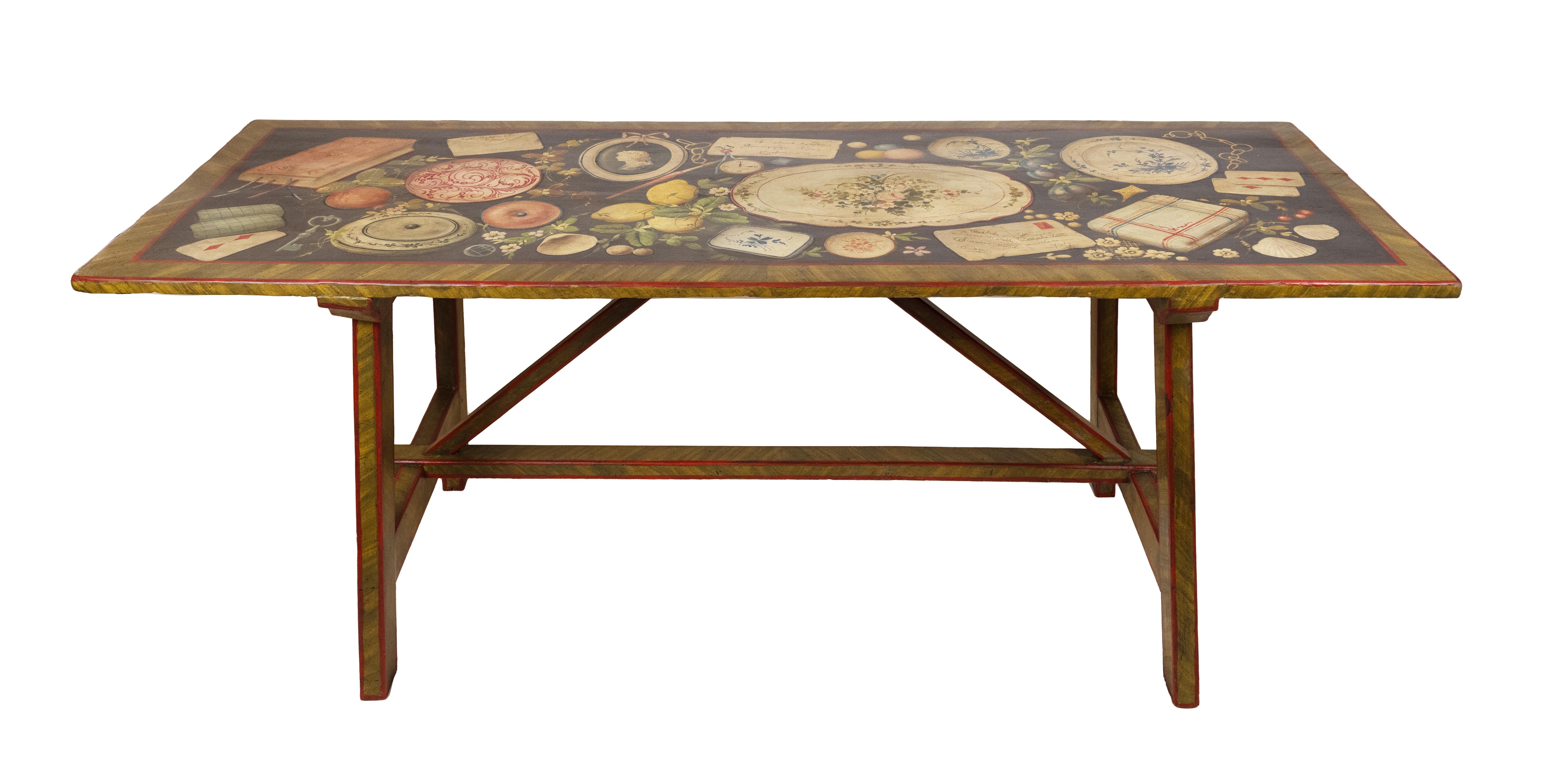 Dipinto a mano Un tavolo lungo in stile rinascimentale italiano con disegni L'Oeil in vendita