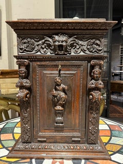 Ein italienisches Studiolo-Kabinett aus Nussbaum im Stil der Renaissance, 17.