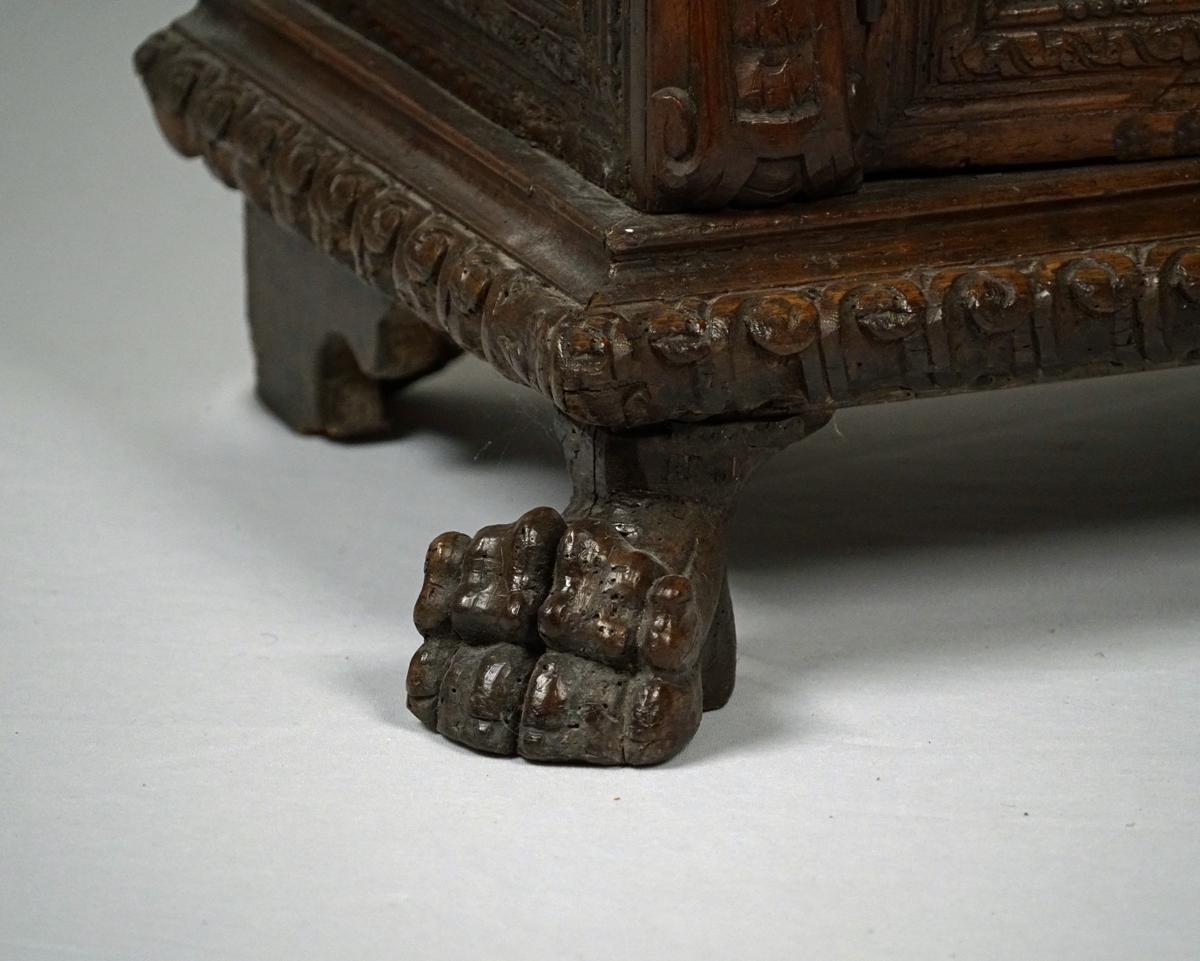 An Italian Renaissance Walnut Credenza, 17th Century 5