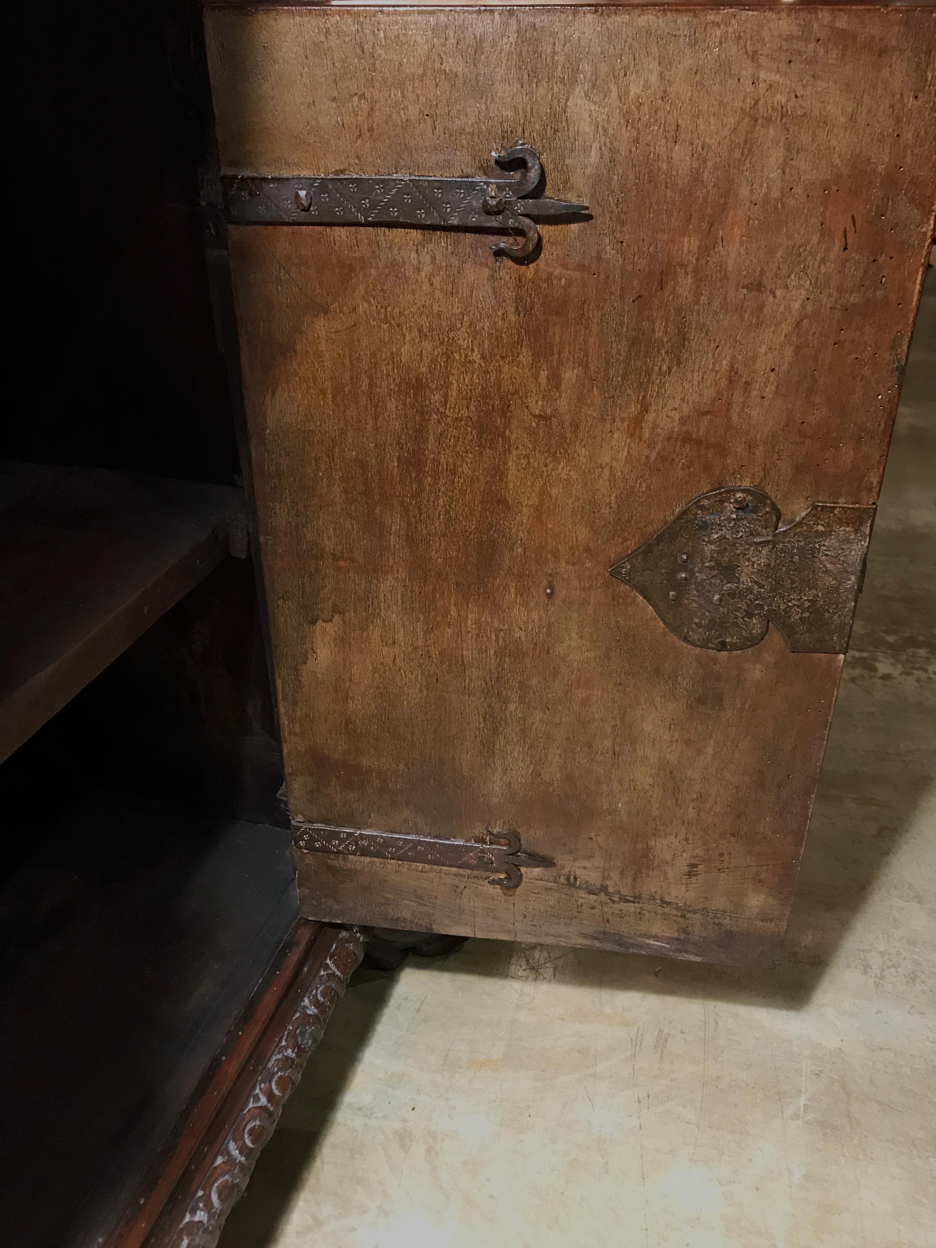 An Italian Renaissance Walnut Credenza, 17th Century 7